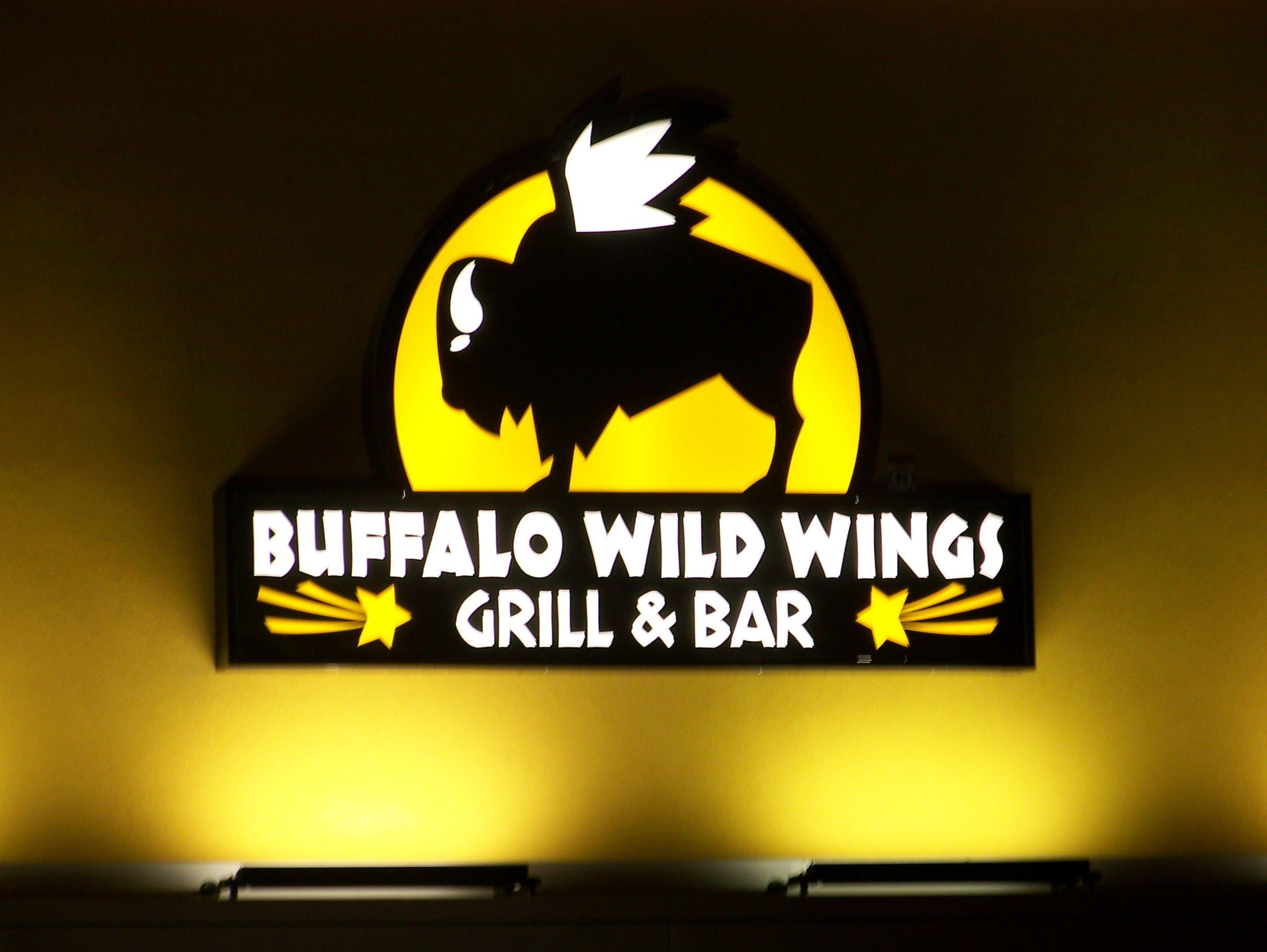 Дикое крыло. Buffalo Wild Wings.