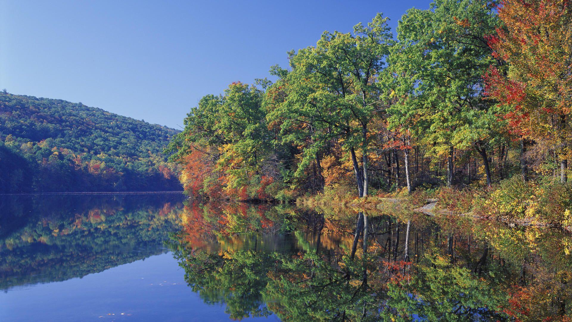 Download Background Lake, Delaware Water Gap National