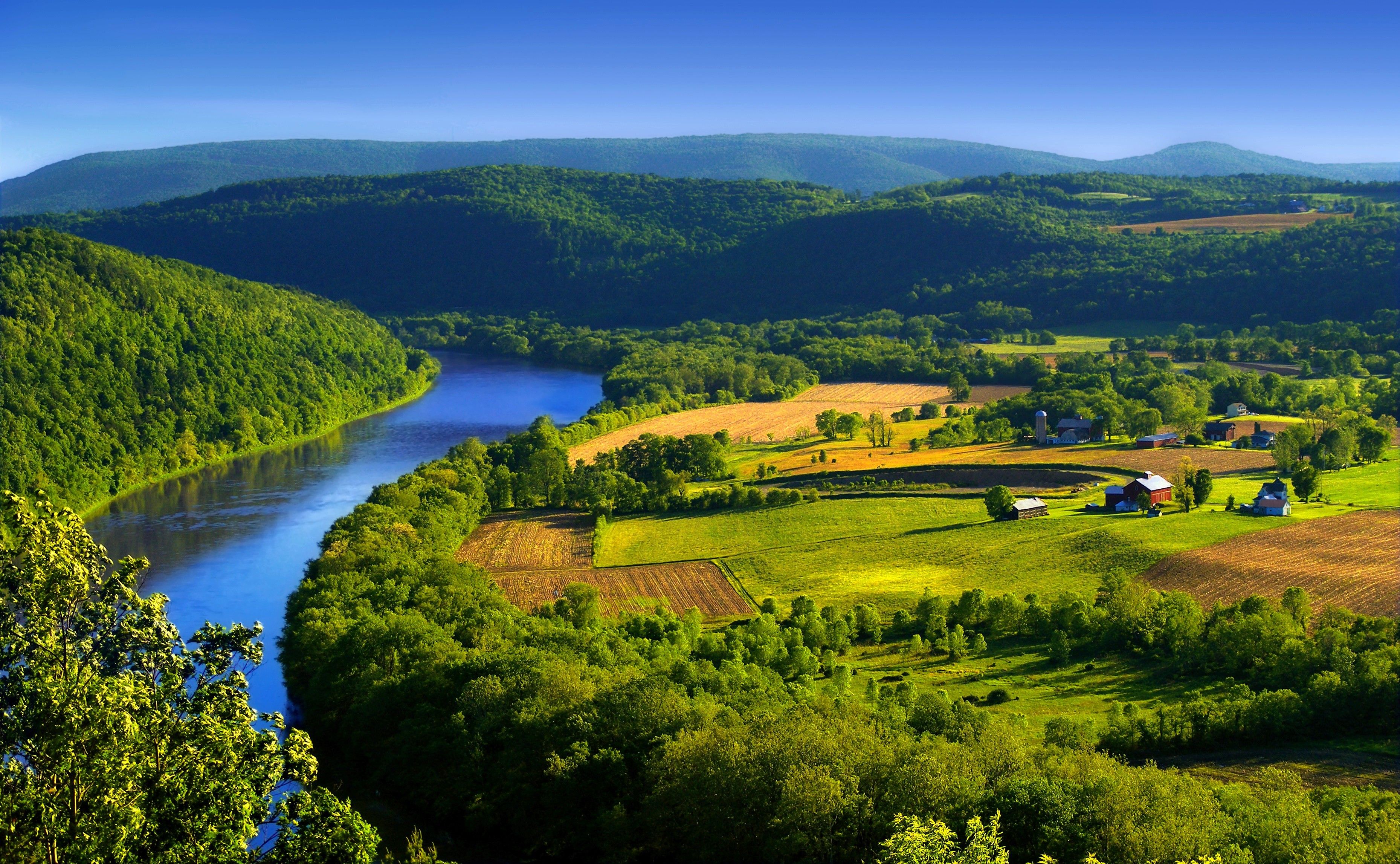River: Green Morning Beautiful Hills River Pennsylvania