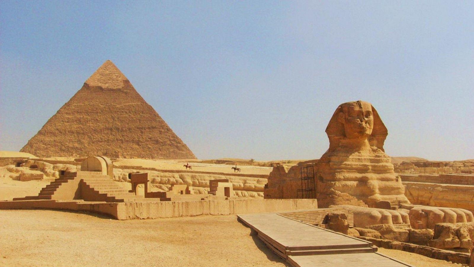 Seven Wonder Of the World The Great Pyramid of Giza Around