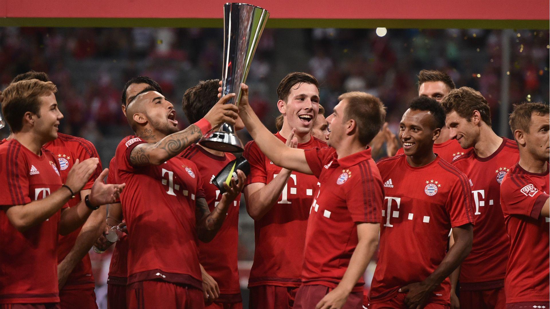 Bayern Munich Players With Trophy Wallpaper: Players, Teams