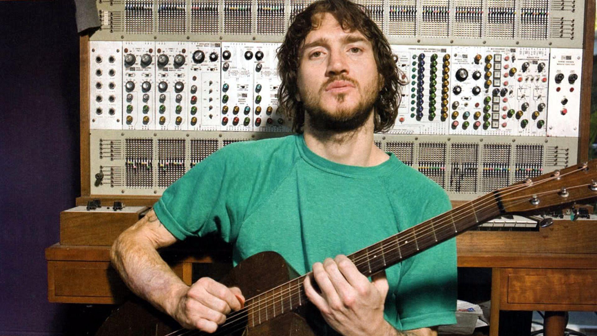Red Hot Chili Peppers' John Frusciante Spotted At Airport With