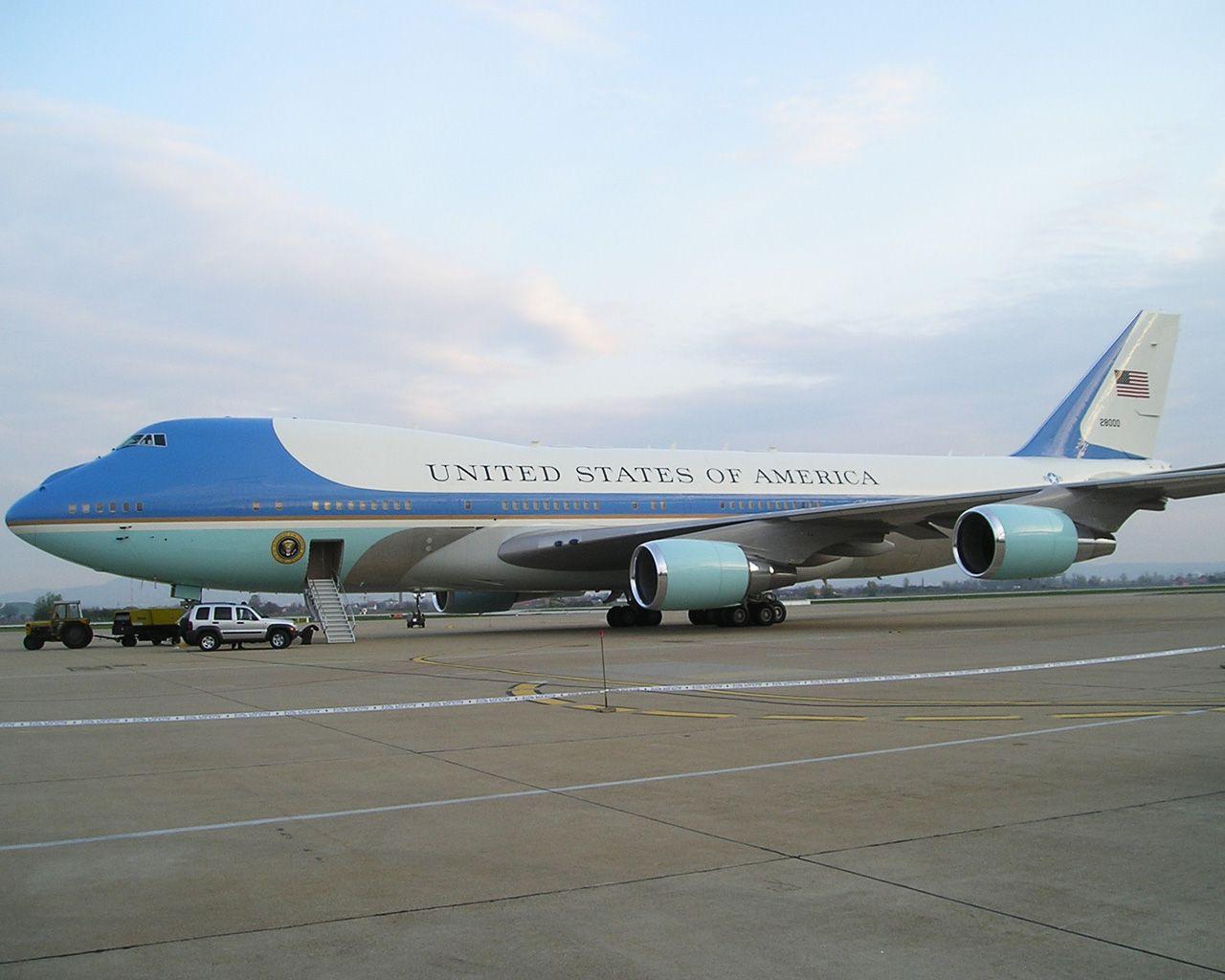Air Force One wallpaper