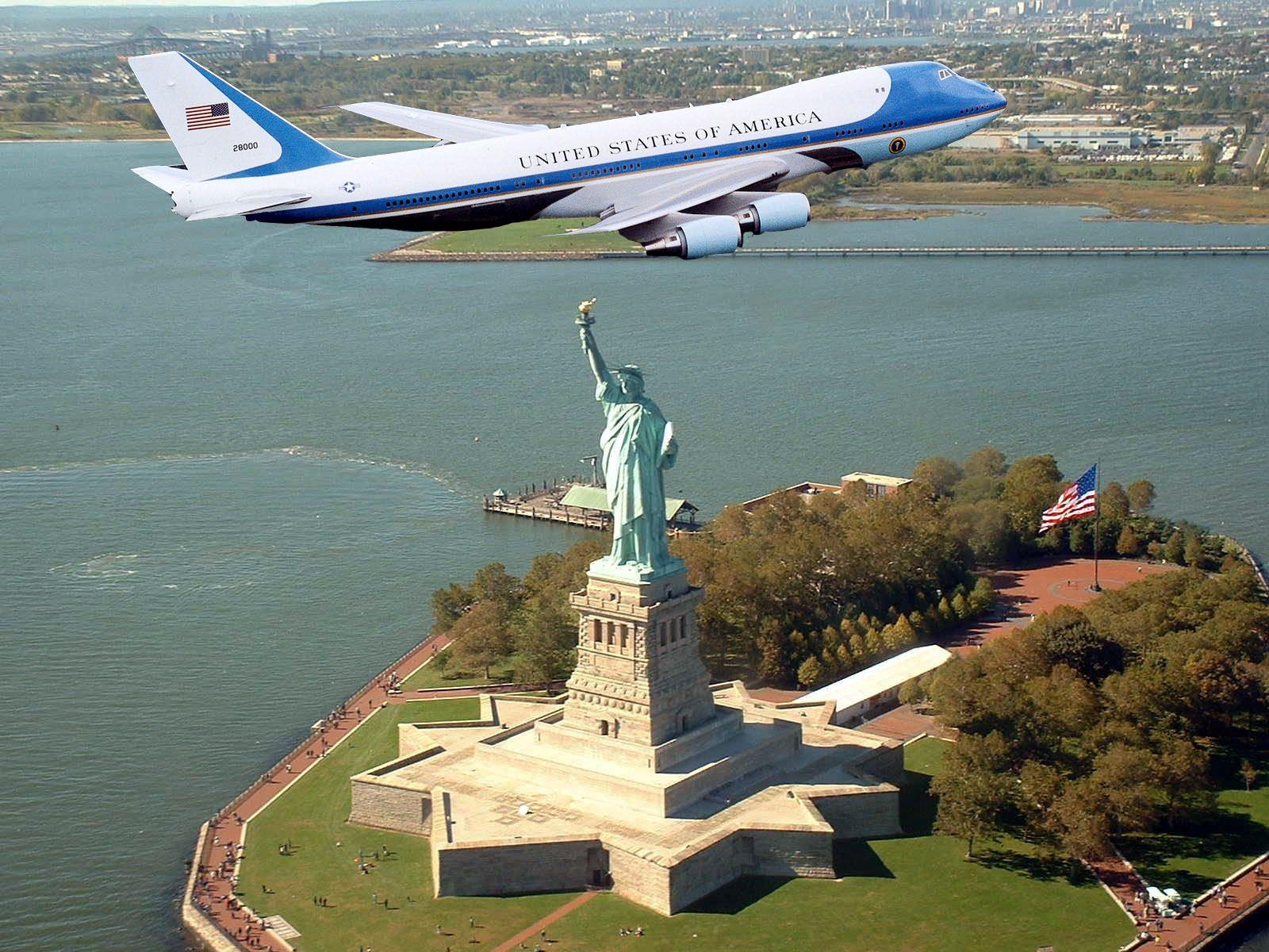 Air Force One over Lady Liberty, Boeing 747. Aviation