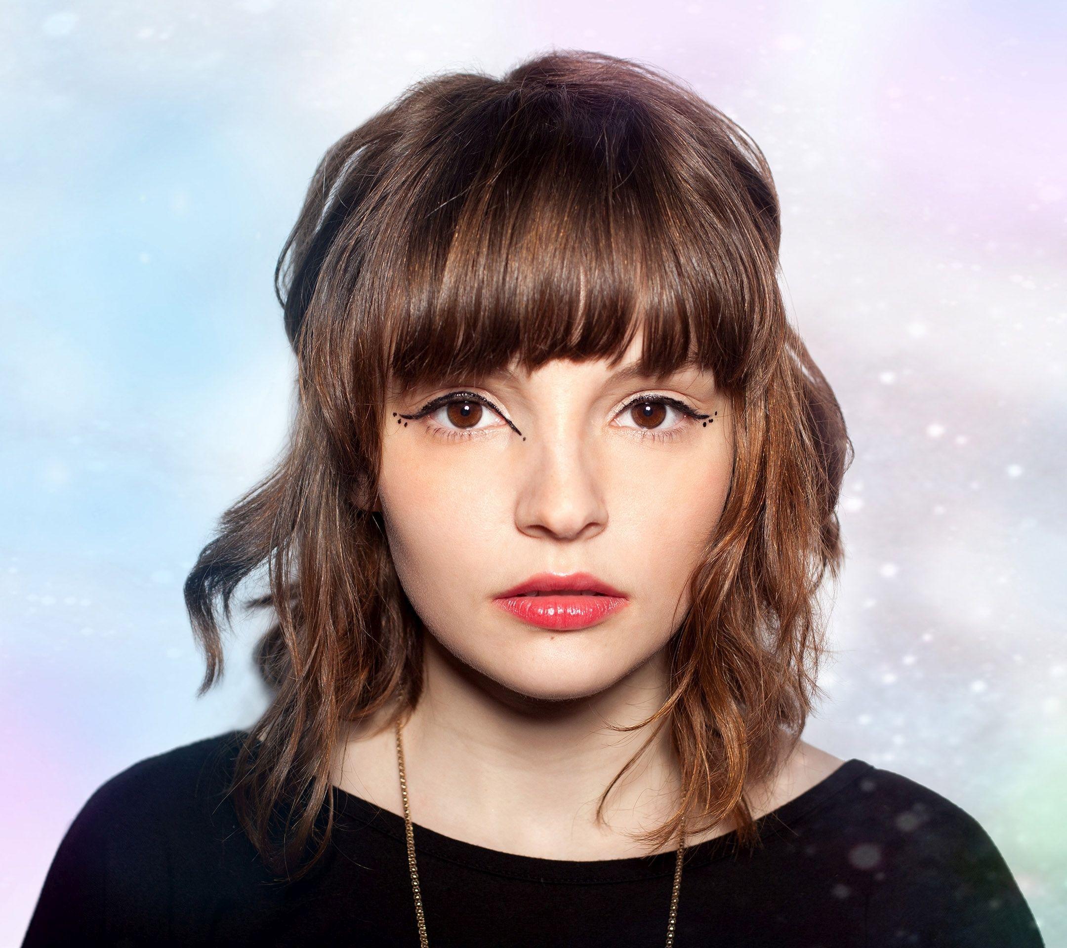 Lauren Mayberry with red lips Mobile Wallpaper 24205