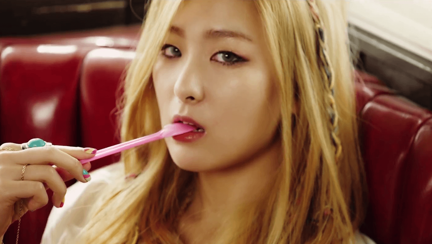 SeulGi in ICC Velvet Wallpaper (1410x797)