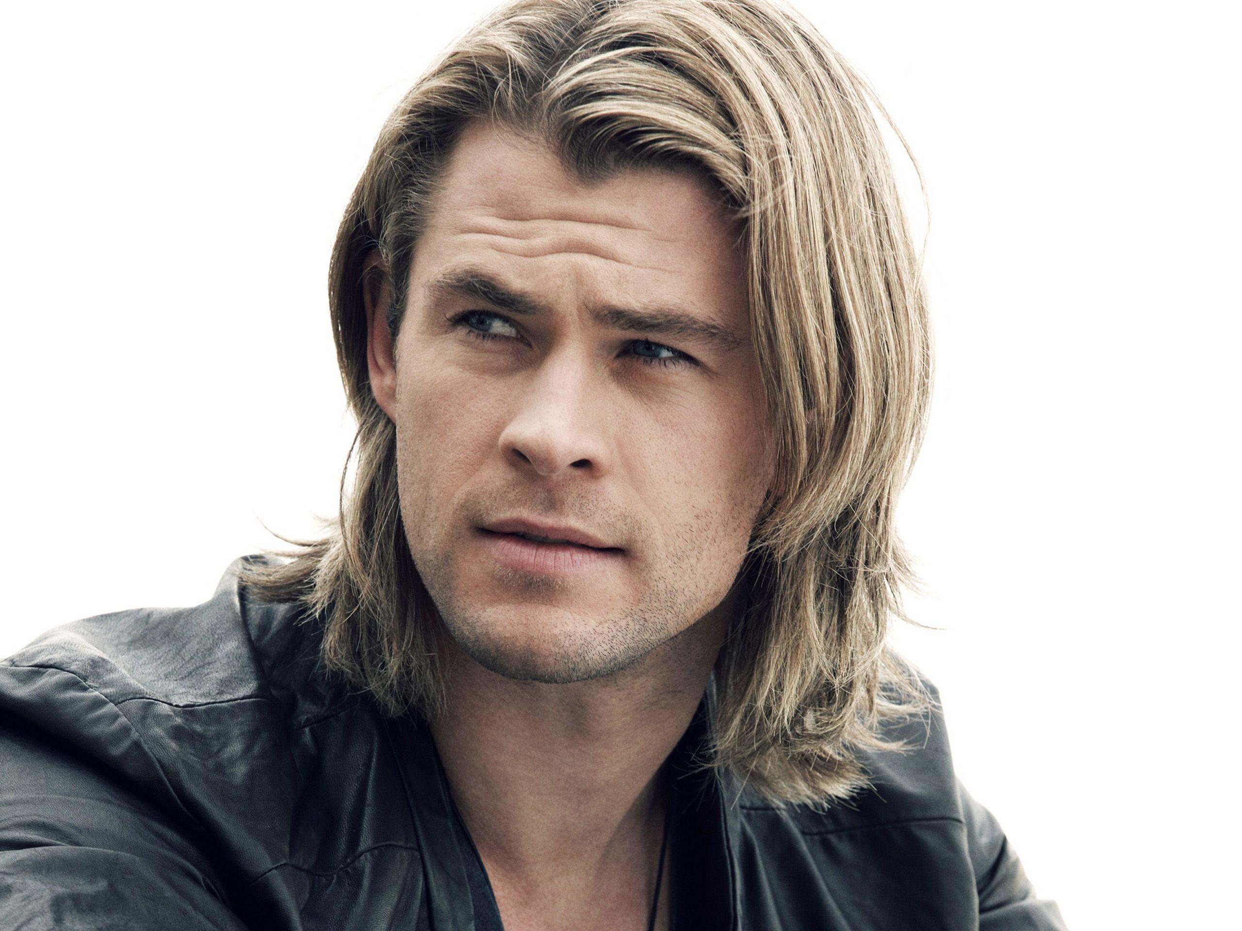 Chris Hemsworth Hollywood Actor Latest Image and Wallpaper