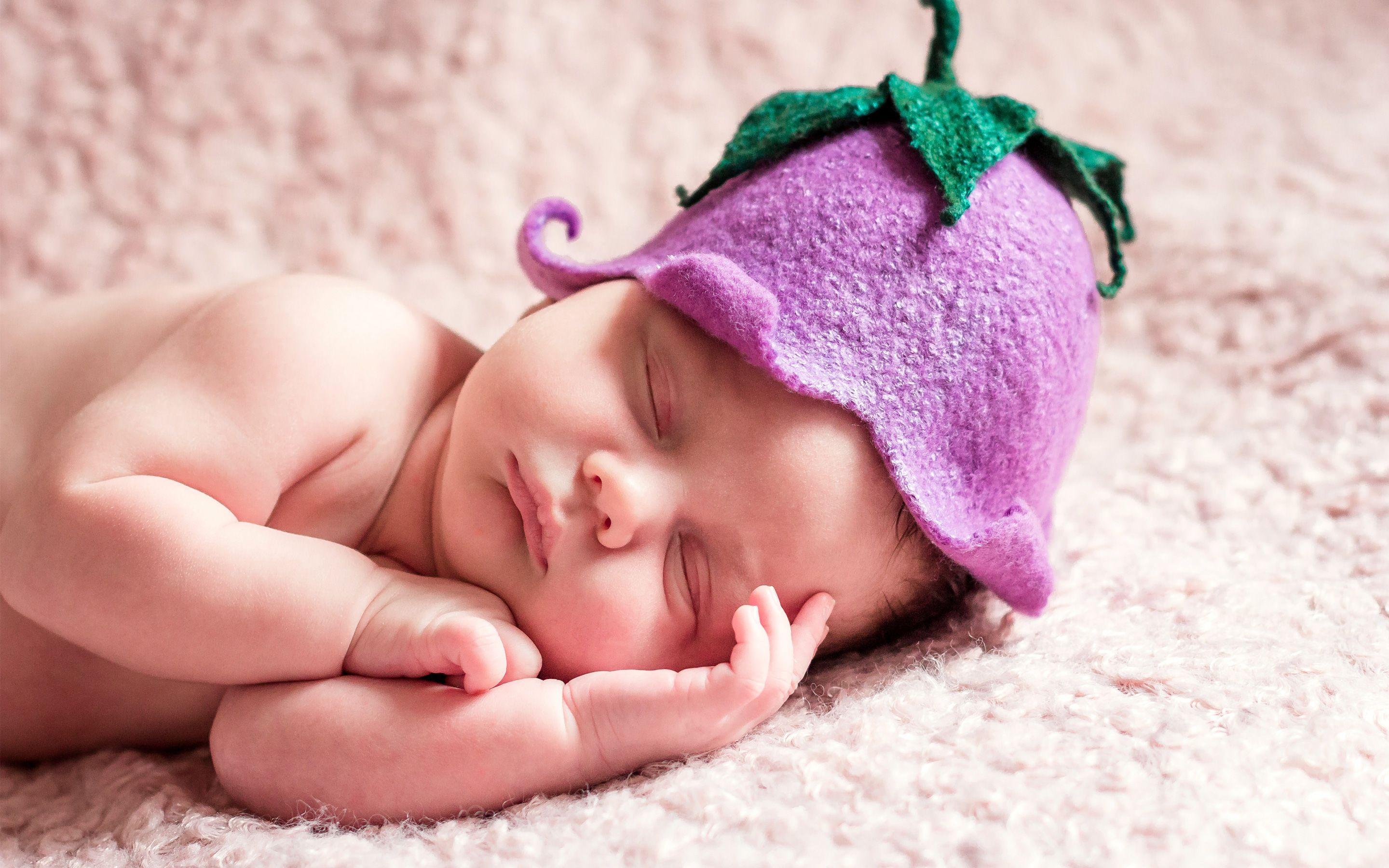 Cute Sleeping Newborn Baby Wallpaper