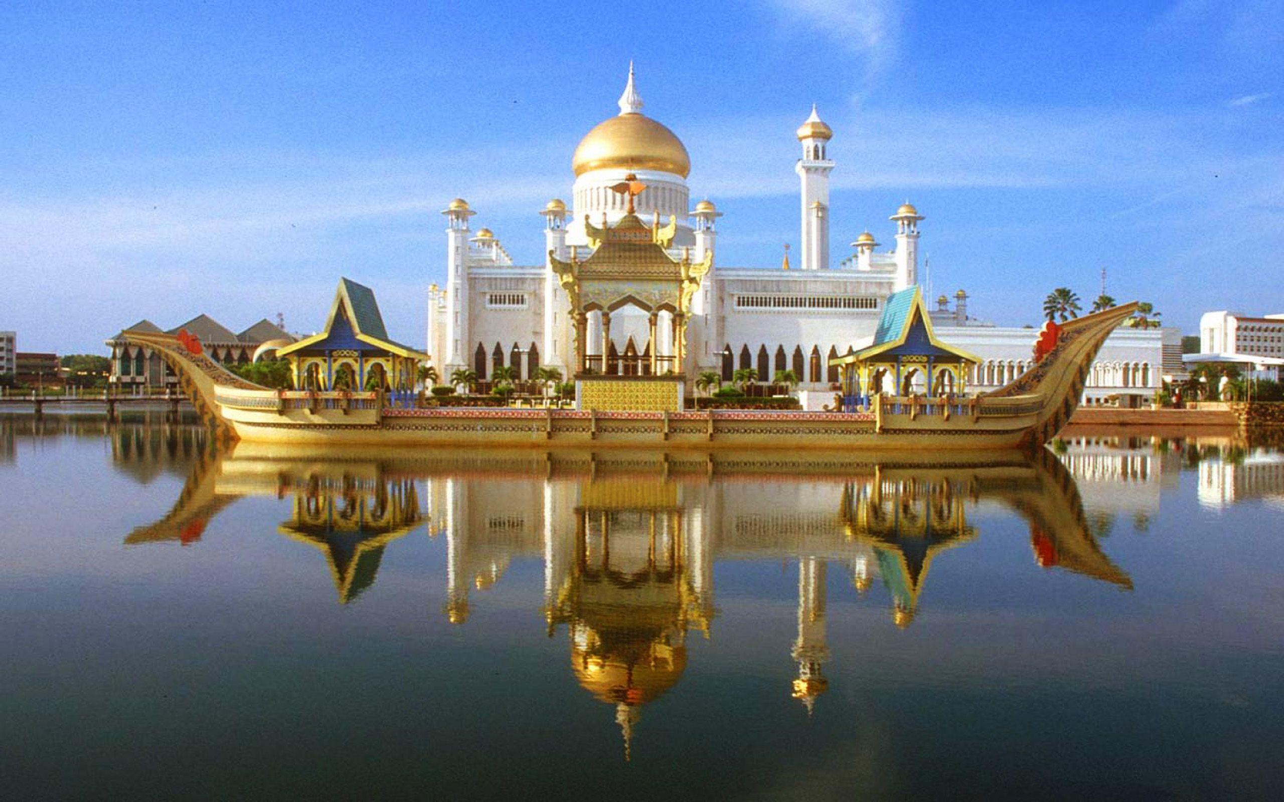 Sultan Omar Ali Saifuddin Mosque Bandar Seri Begawan In