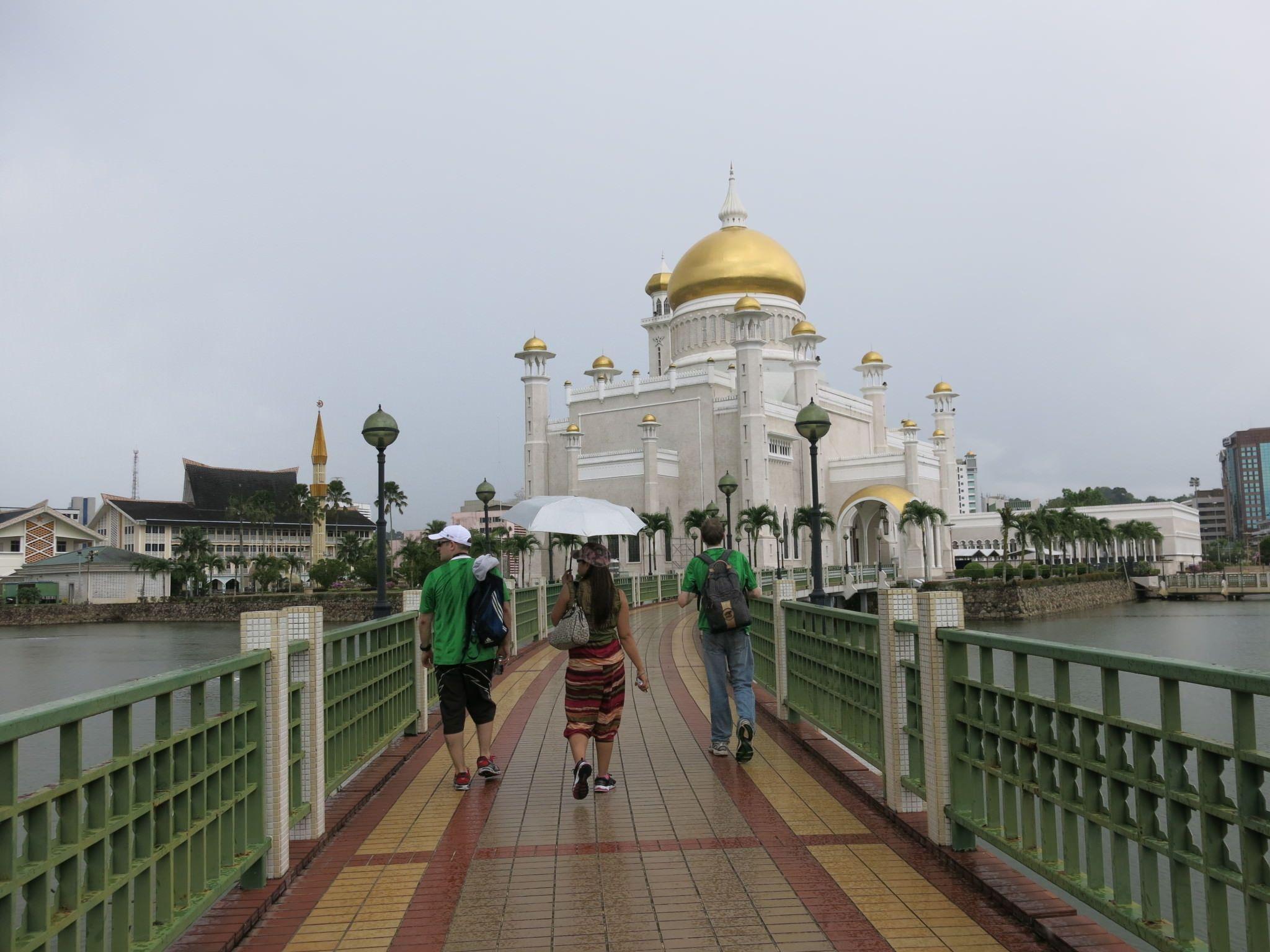 Visiting the Omar Ali Saifuddien Mosque in Bandar Seri Begawan