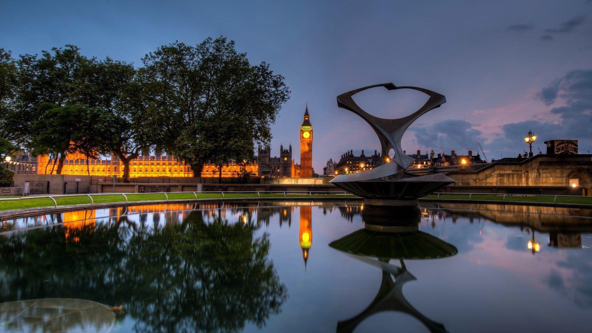 Artificial pond in London wallpaper and image