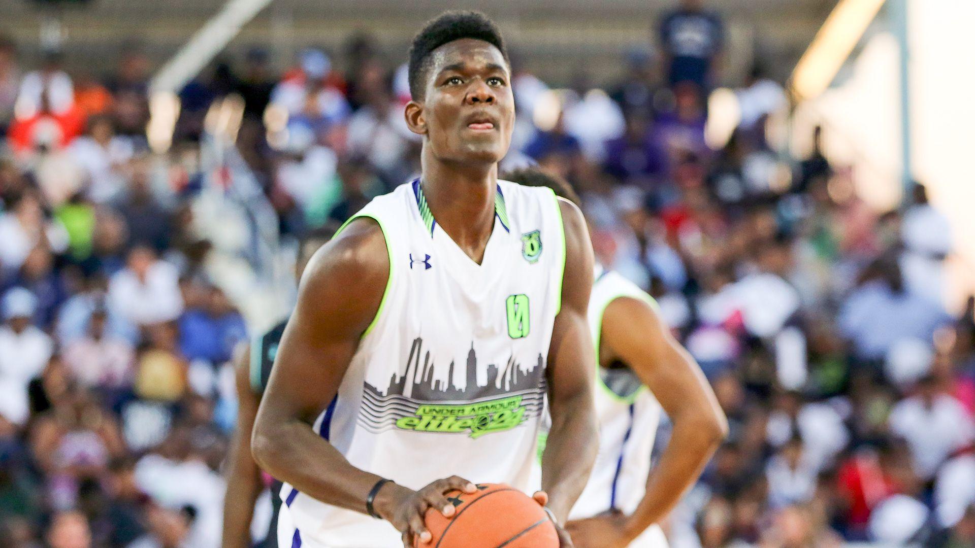 DeAndre Ayton shocks recruiting world by becoming first No. 1