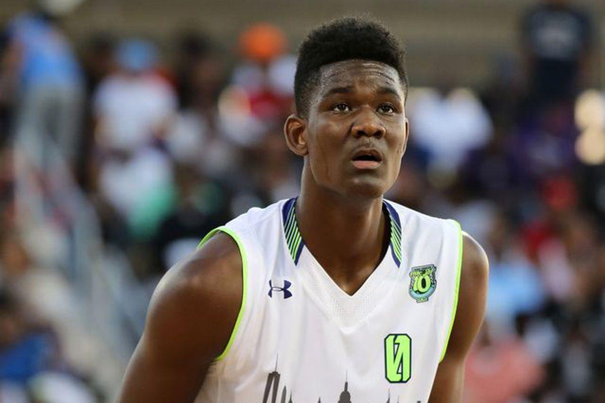 Prospect DeAndre Ayton Says High Schoolers May Consider D