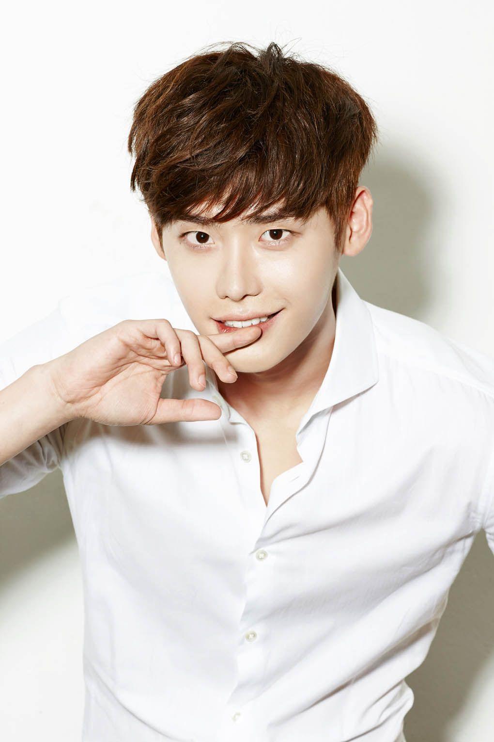 Lee Jong Suk is the new face for Shilla Duty Free Fighting!