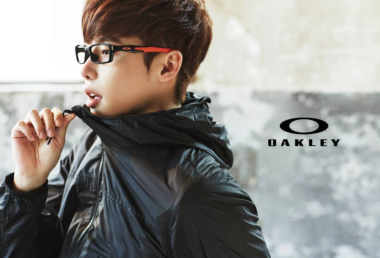 Lee Jong Suk proves glasses are in photo shoot for Oakley