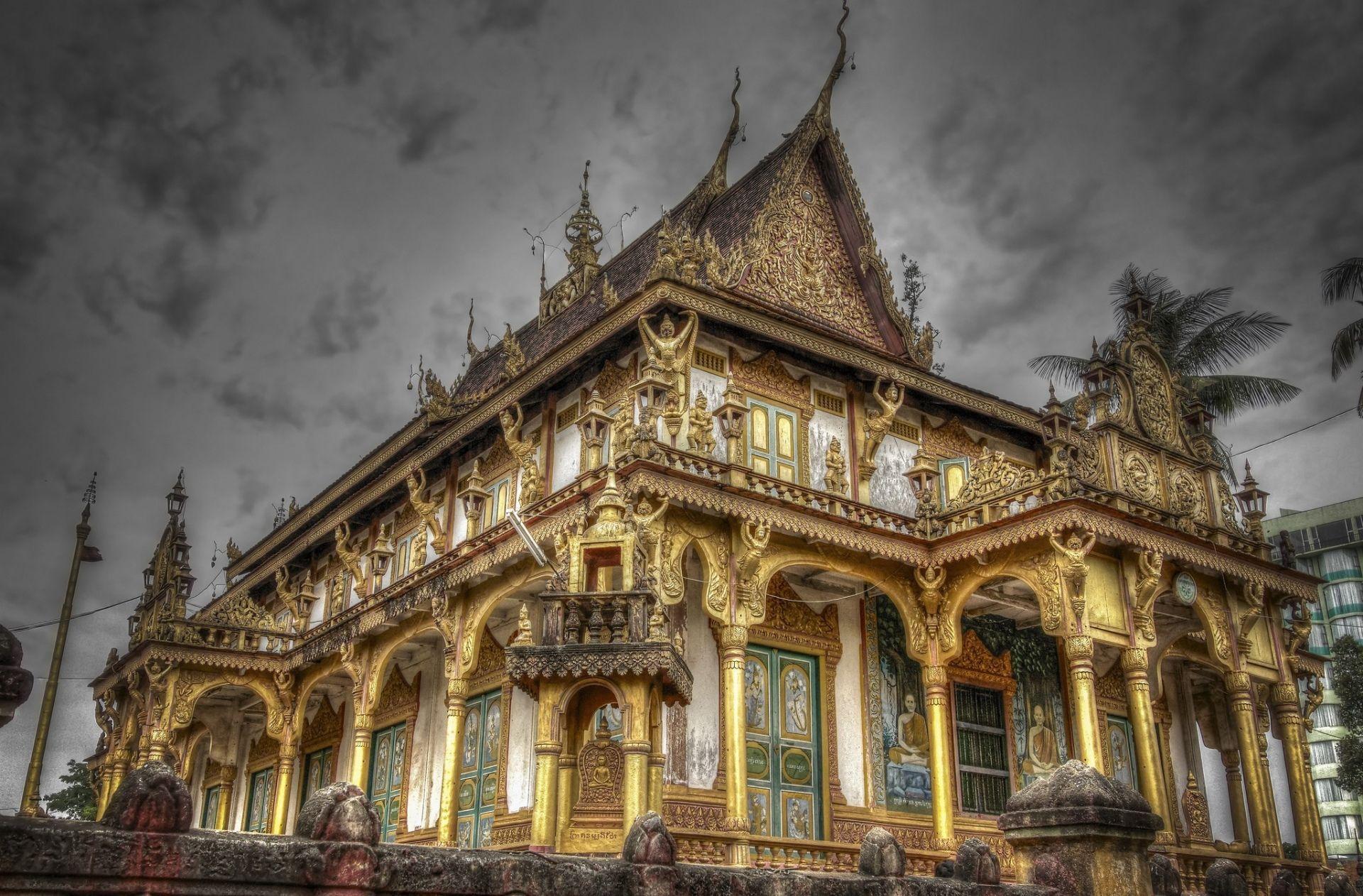 Temple in the city of Phnom Penh, Cambodia wallpaper and image