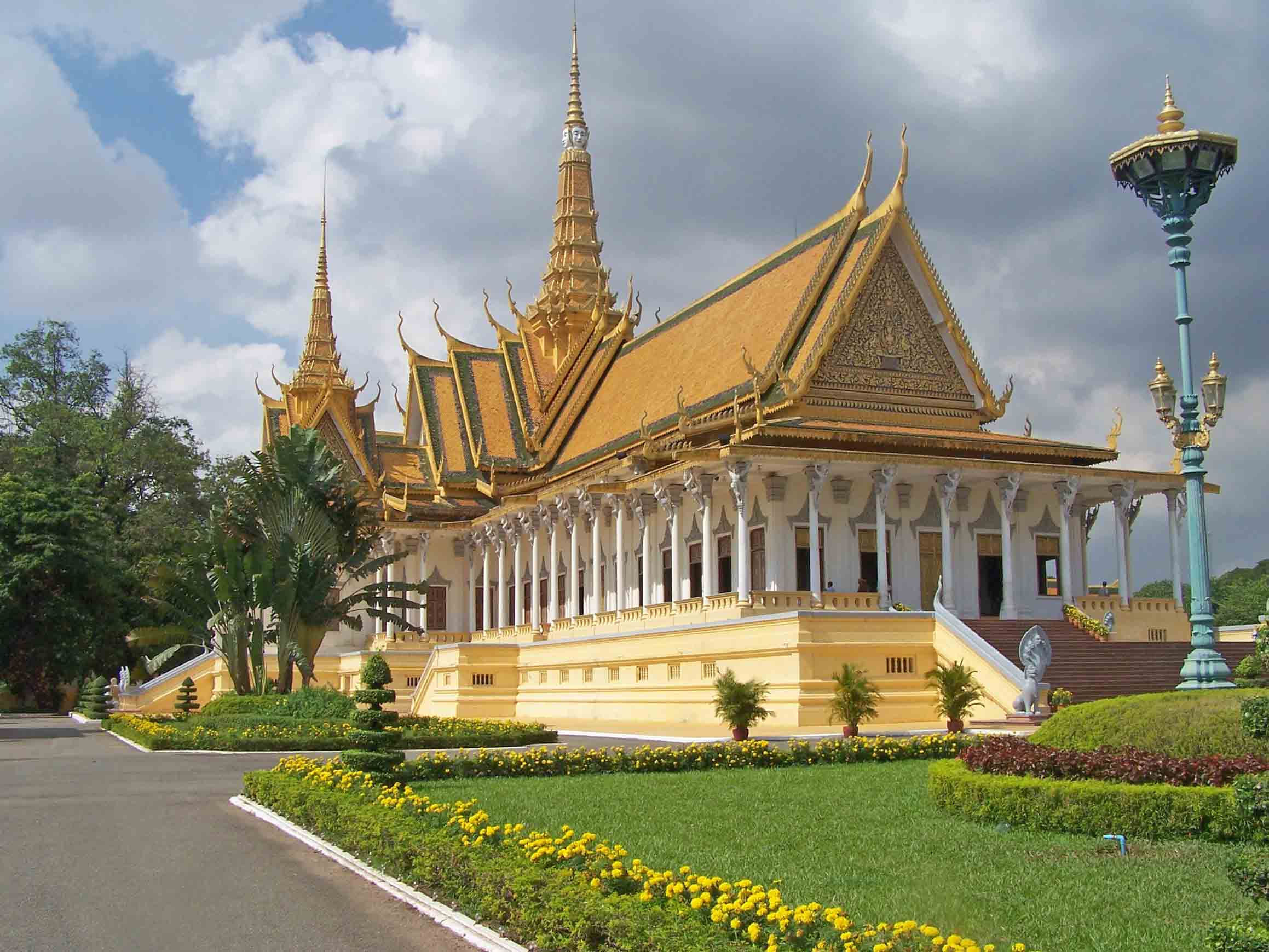 Пном пень. Королевский дворец в Пномпене. Королевский дворец Камбоджа. Phnom Penh Камбоджа. Королевский дворец в Пномпене Камбоджа.