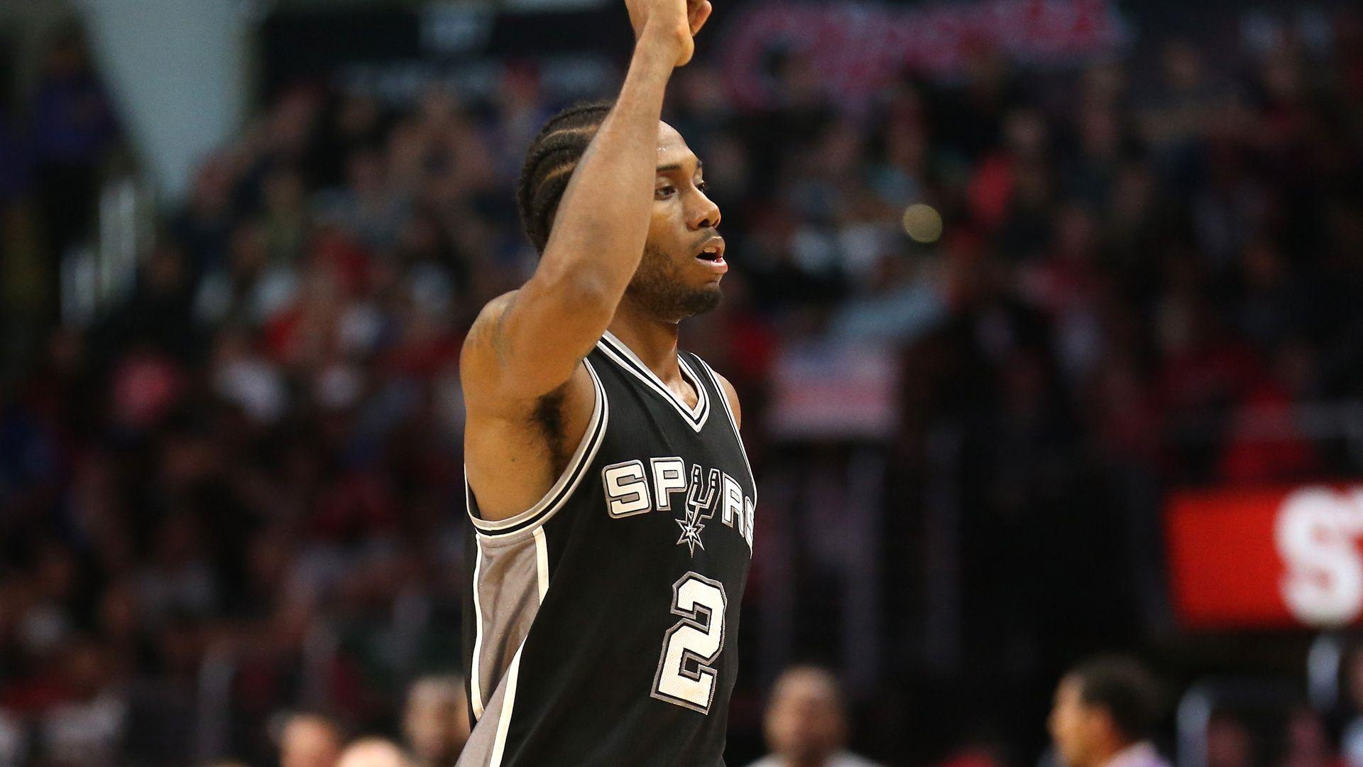 Spurs' Kawhi Leonard does everything late to beat Rockets, then