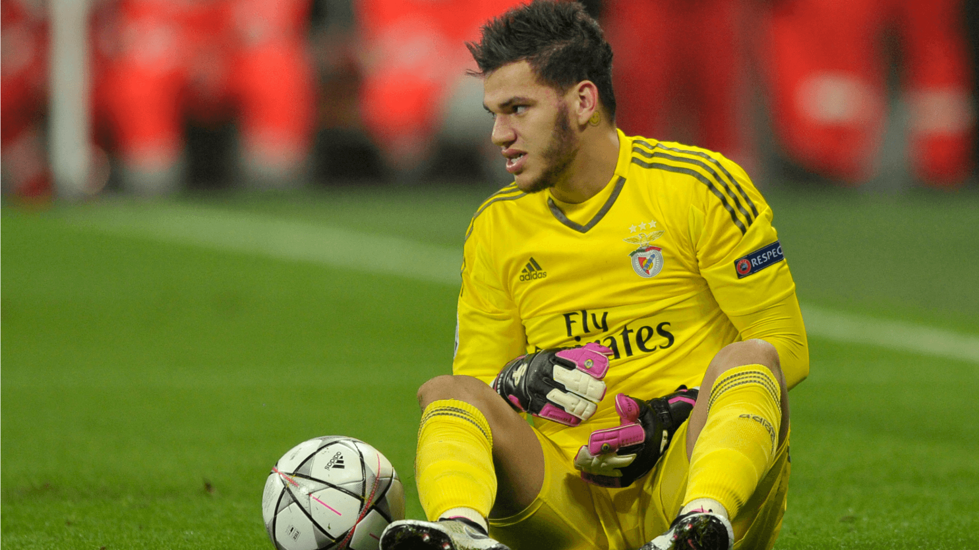 Manchester City in talks to sign Ederson from Benfica for world