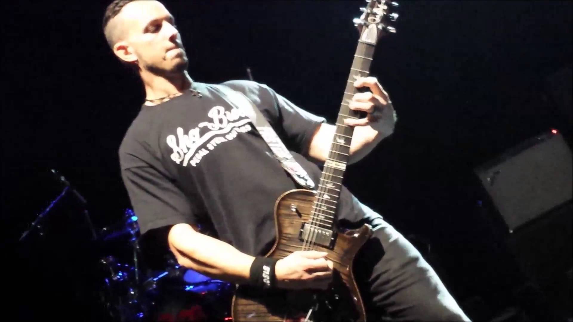 Alter Bridge Kennedy and Mark Tremonti Guitar Duel Live
