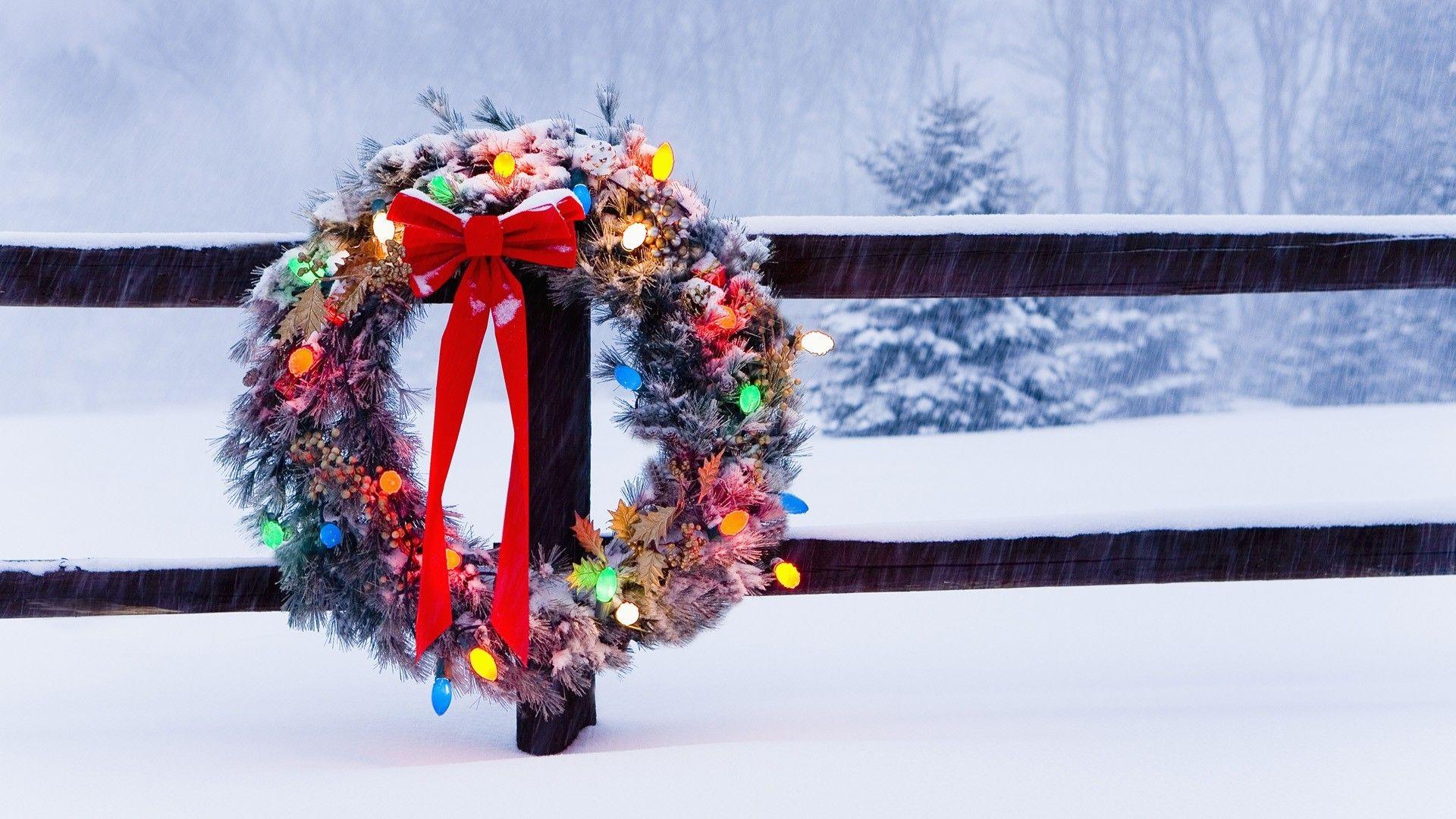 Download Wallpaper 1920x1080 Wreath, New year, Spruce, Snow