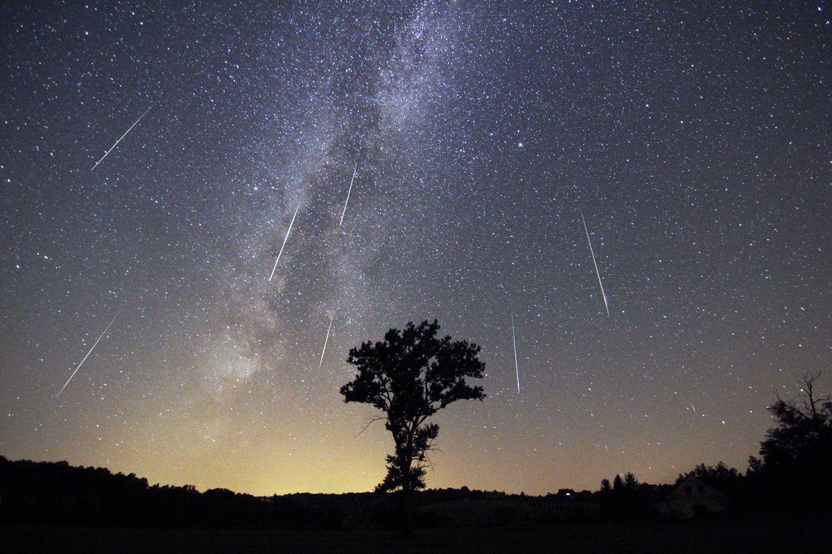 Geminid Meteor Shower. December Meteor Shower Date and Time