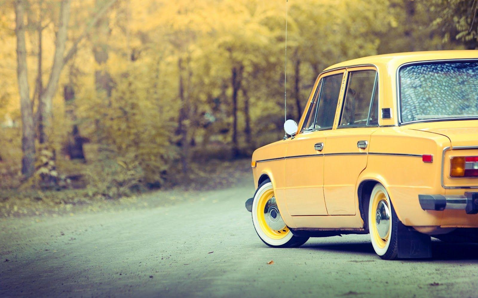 VIntage cars: Russian old Lada on the road wallpaper