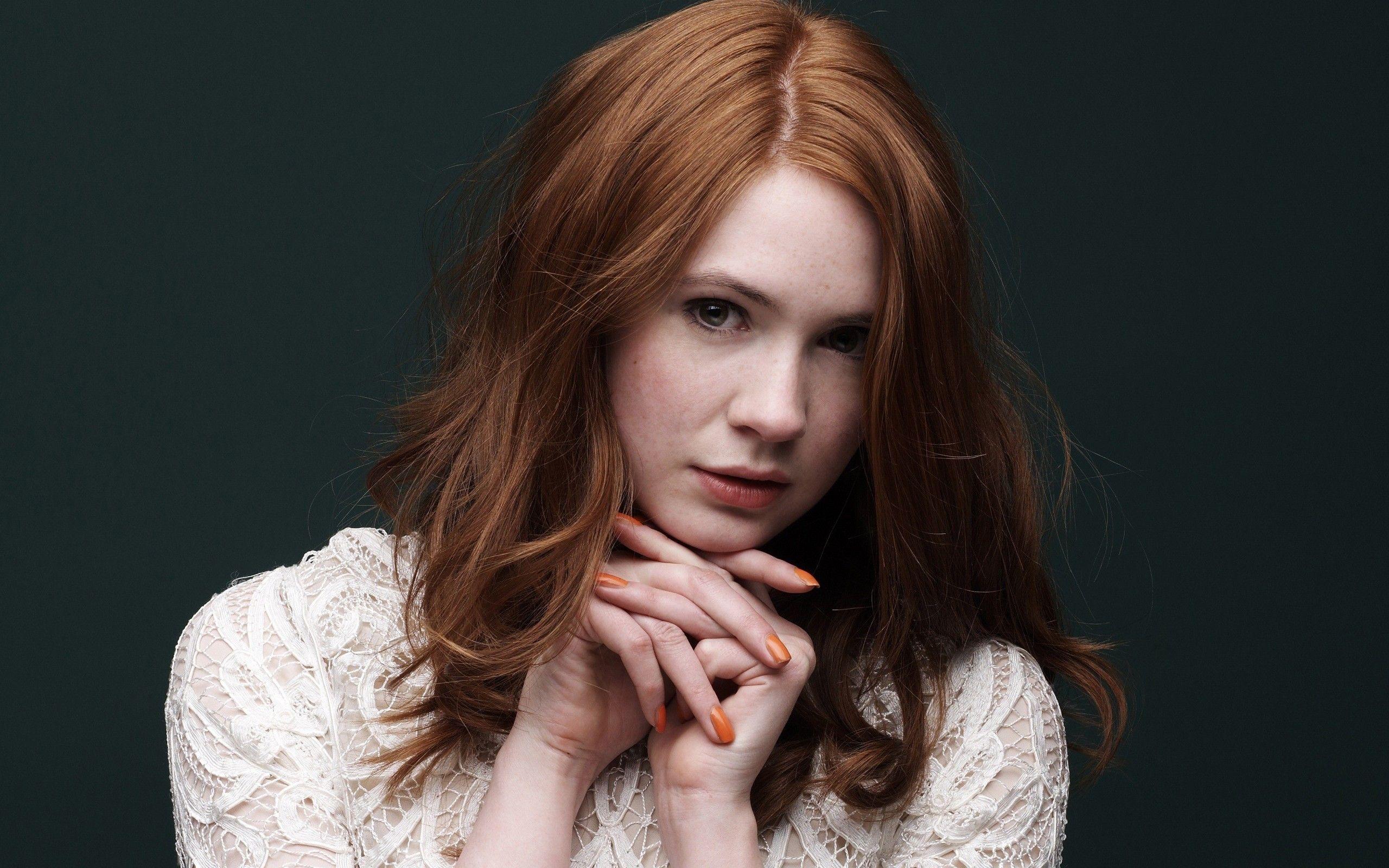 Download Wallpaper 2560x1600 Karen gillan, Girl, Actress, Red