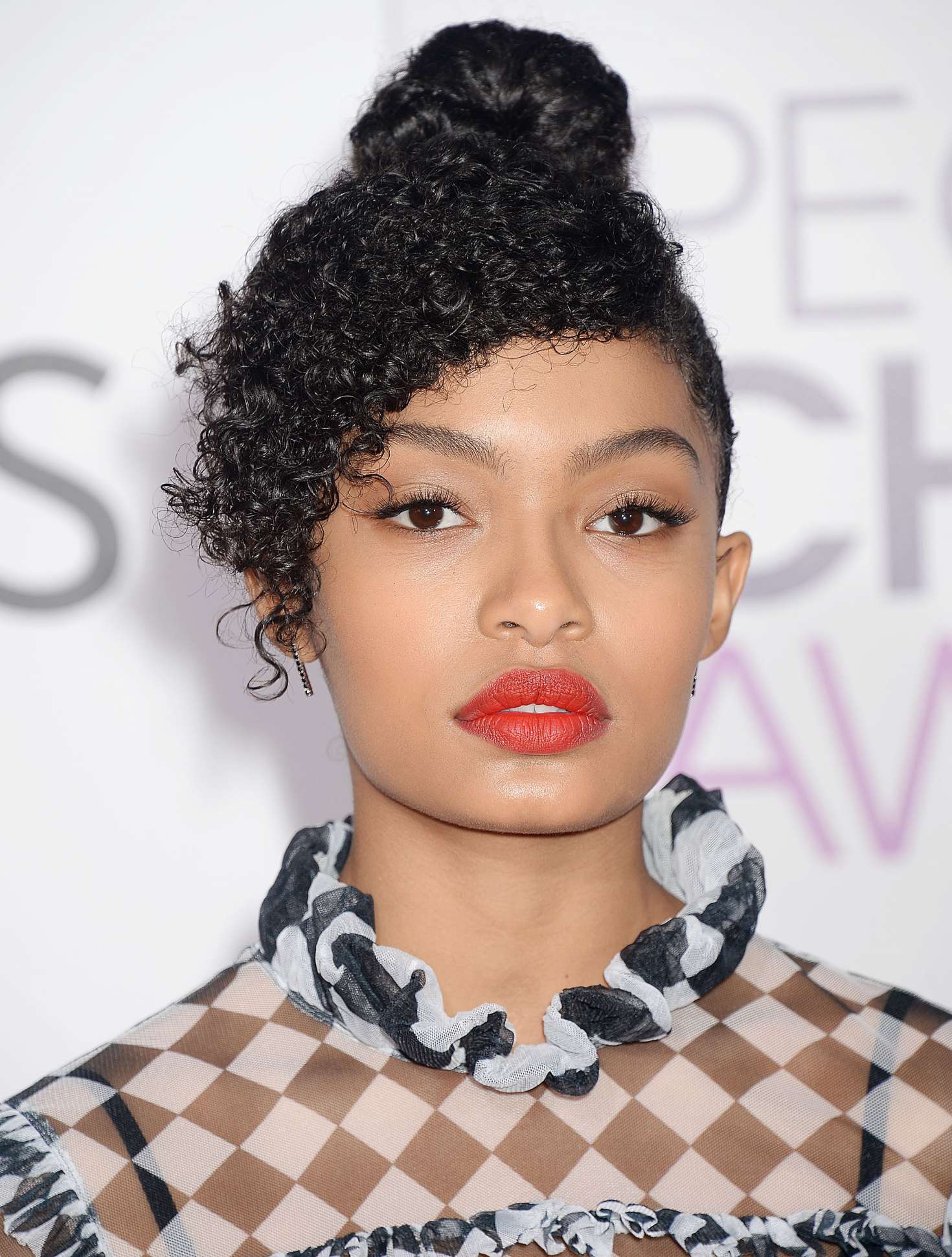 Yara Shahidi: 2017 Peoples Choice Awards -04