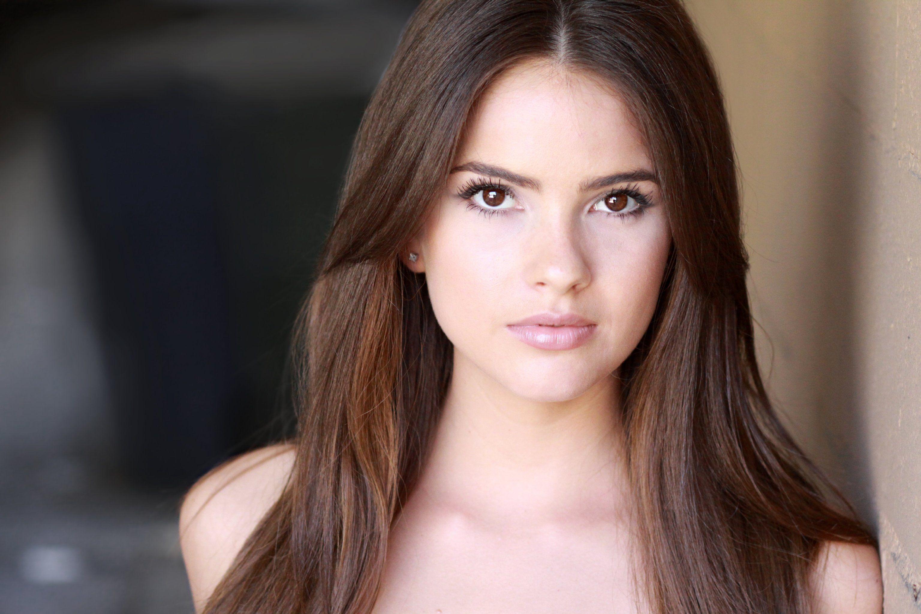 Shelley Hennig Wallpaper HD