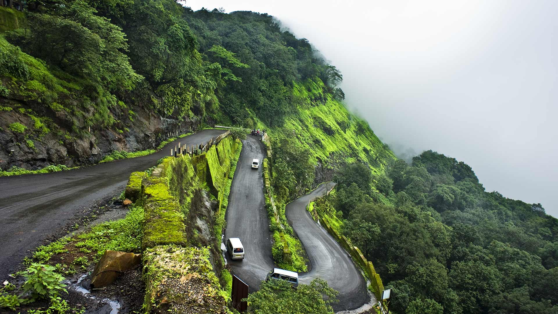 Top 10 Hill Stations In India.