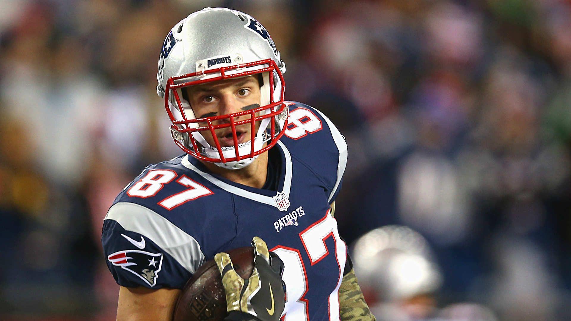 Rob Gronkowski, Patriots Agree To Incentive Laden Contract