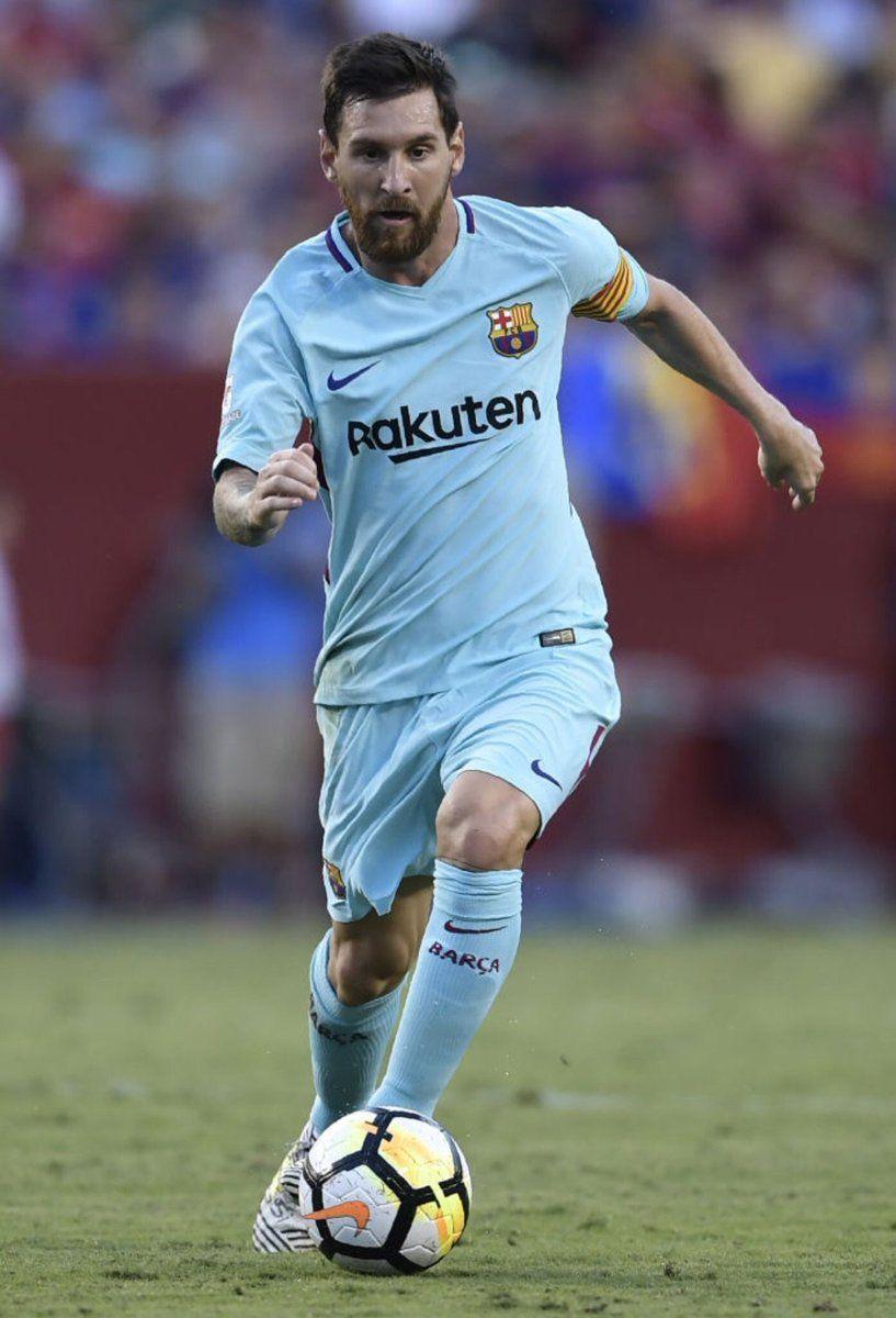 mesqueunclub.gr: Leo Messi on the ball vs Manchester United