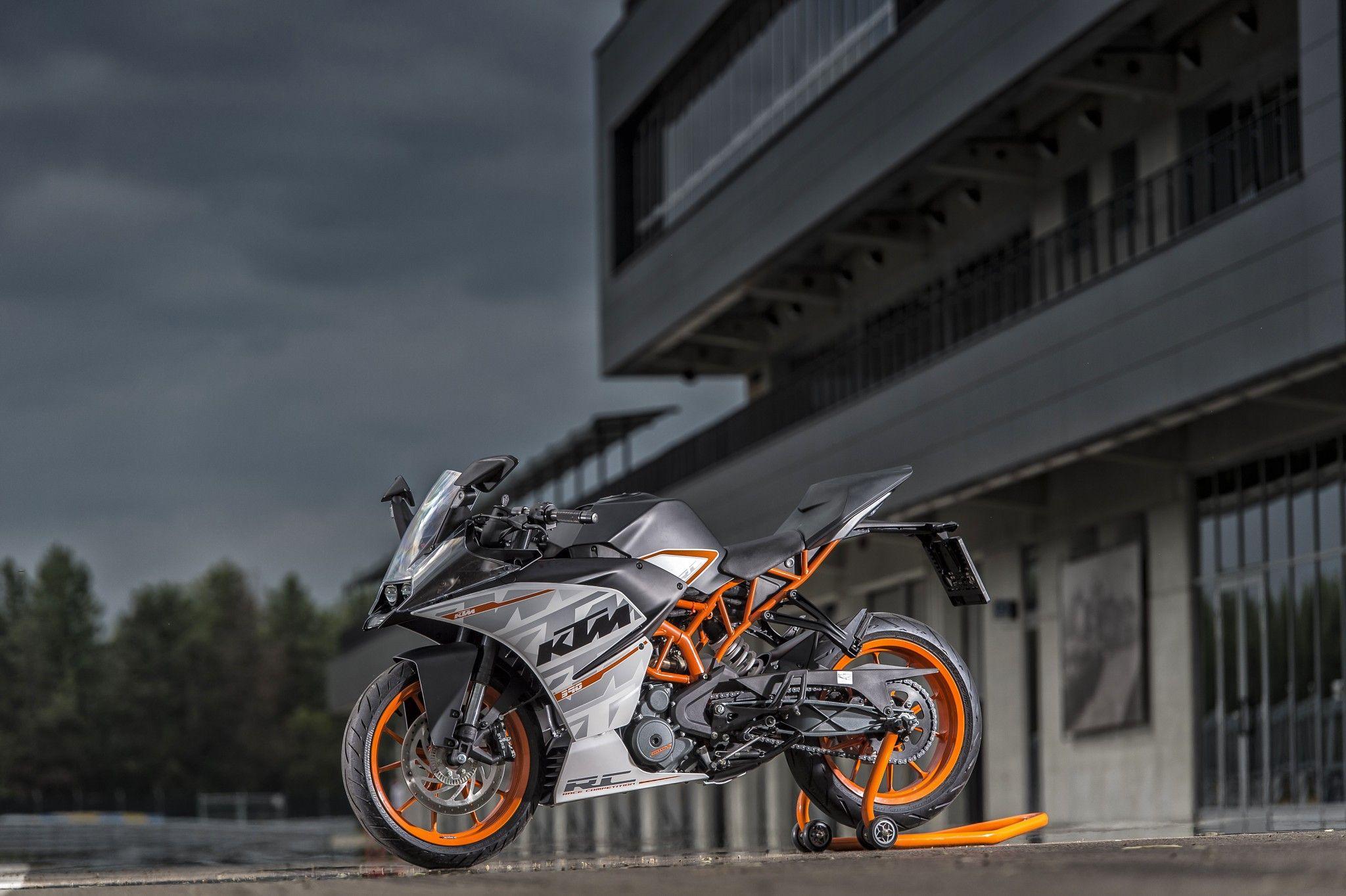 KTM RC 390 Action Video and photo