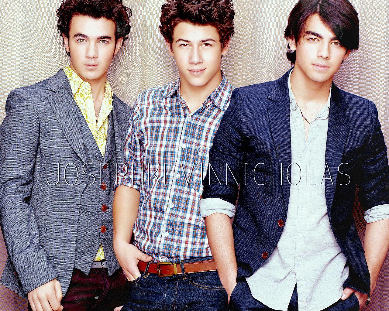 post the best pic of the jonas brothdr together Brothers