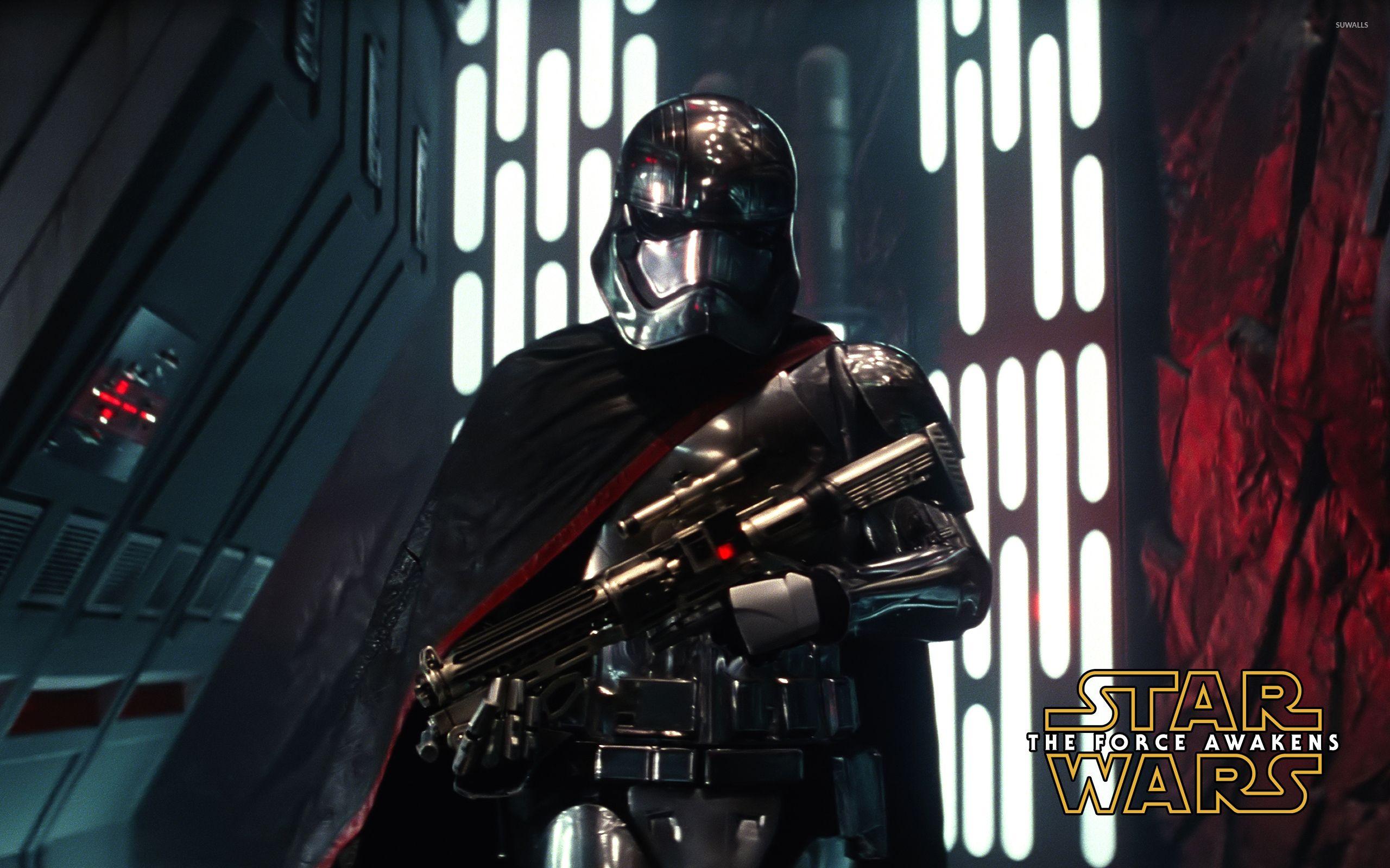Captain Phasma with a gun Wars: The Force Awakens