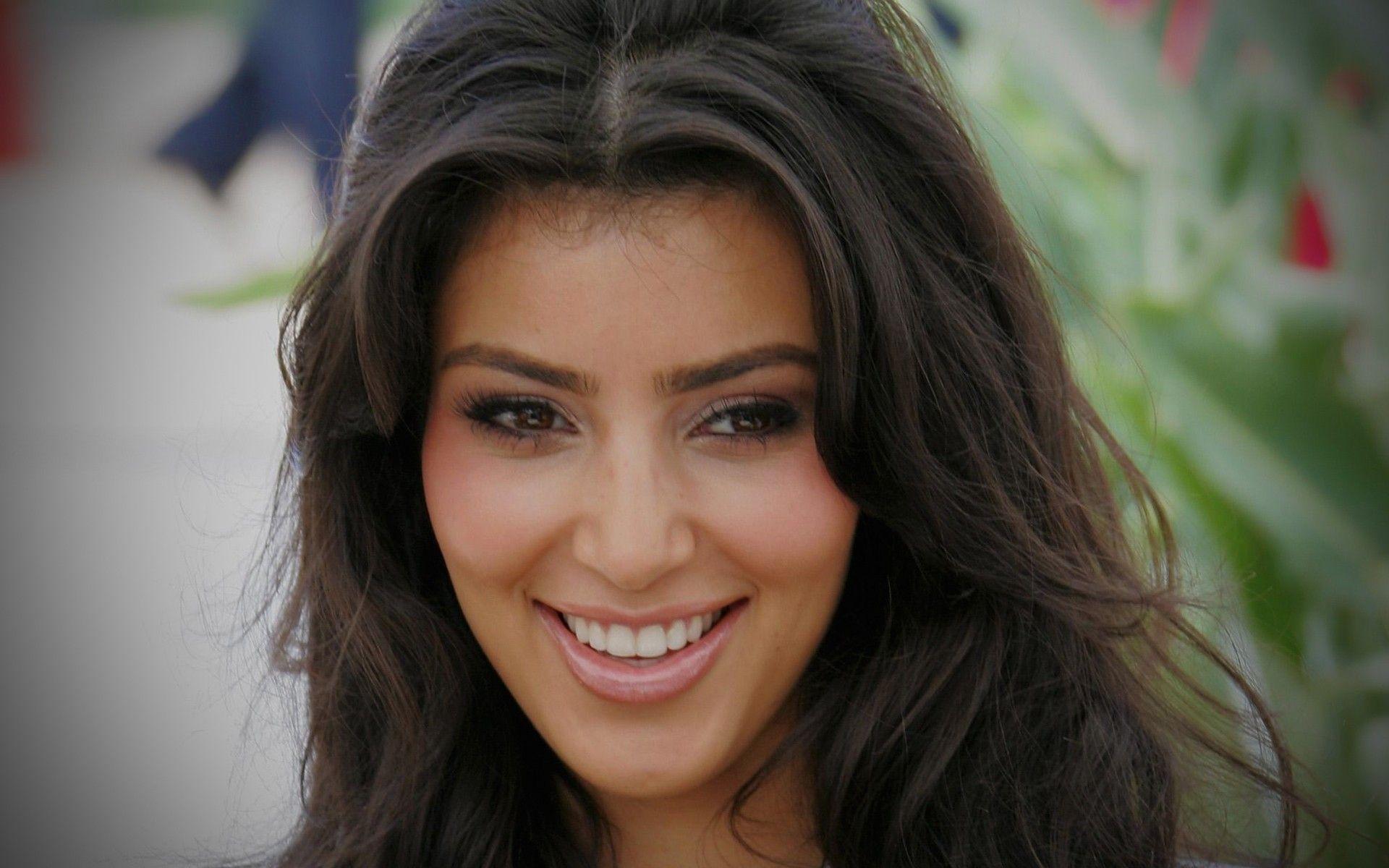 Kim Kardashian Natural Look Widescreen Wallpaper. Wide Wallpaper.NET
