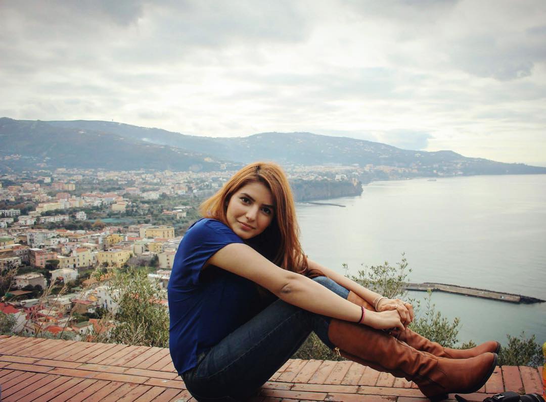 Beautiful Momina Mustehsan HD Wallpaper and Photo 2017