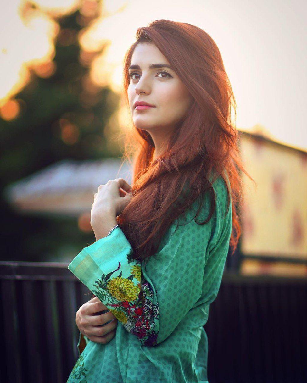 Momina Mustehsan Mathematician & Singer from Pakistan
