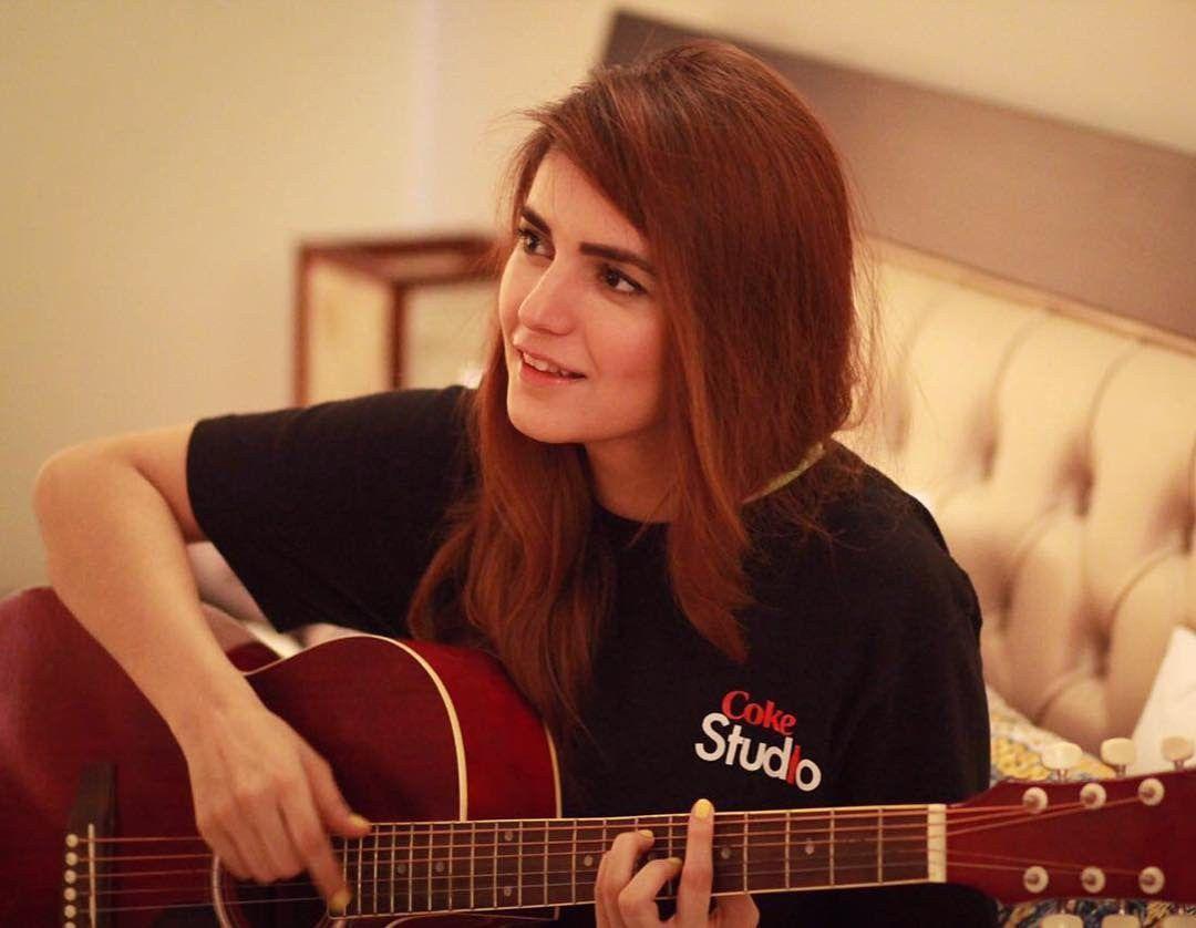 Hot actress Momina Mustehsan. Pakistani actress model