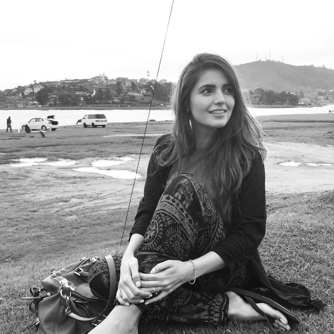 Momina Mustehsan's Feet << wikiFeet