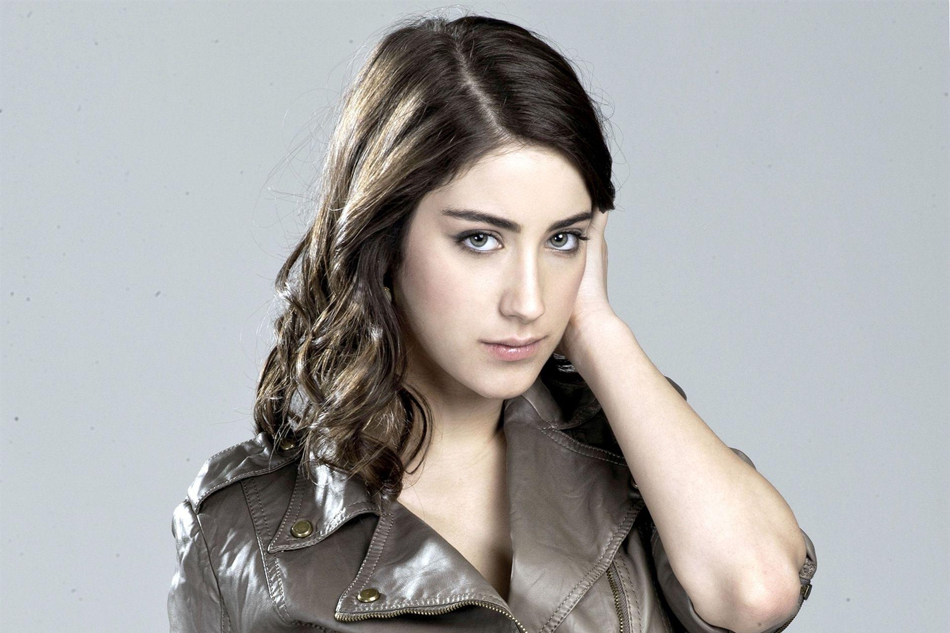 Hazal kaya feriha