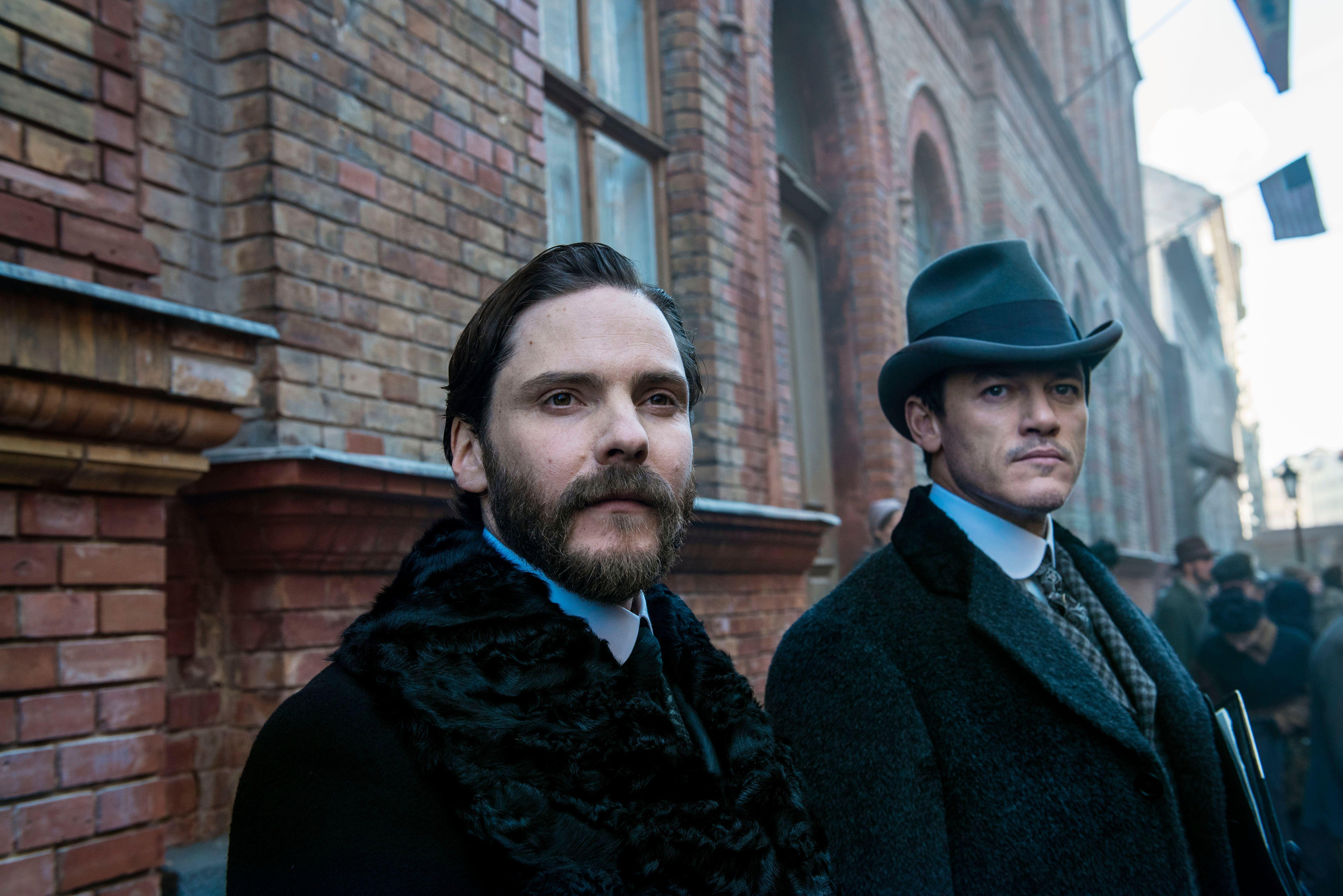 12news.com. 'Alienist' star Daniel Bruhl: 'I thought it was about