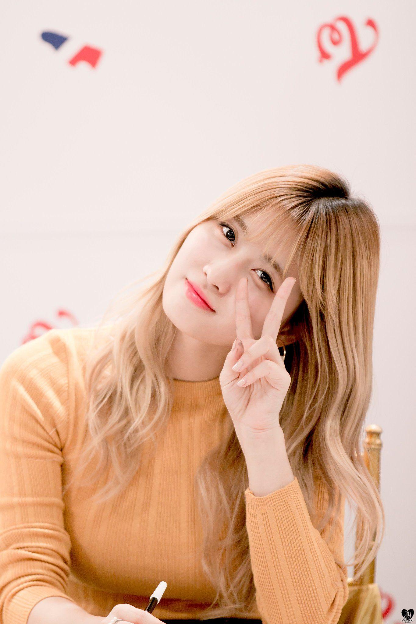 Cute Twice Sana Wallpaper Iphone