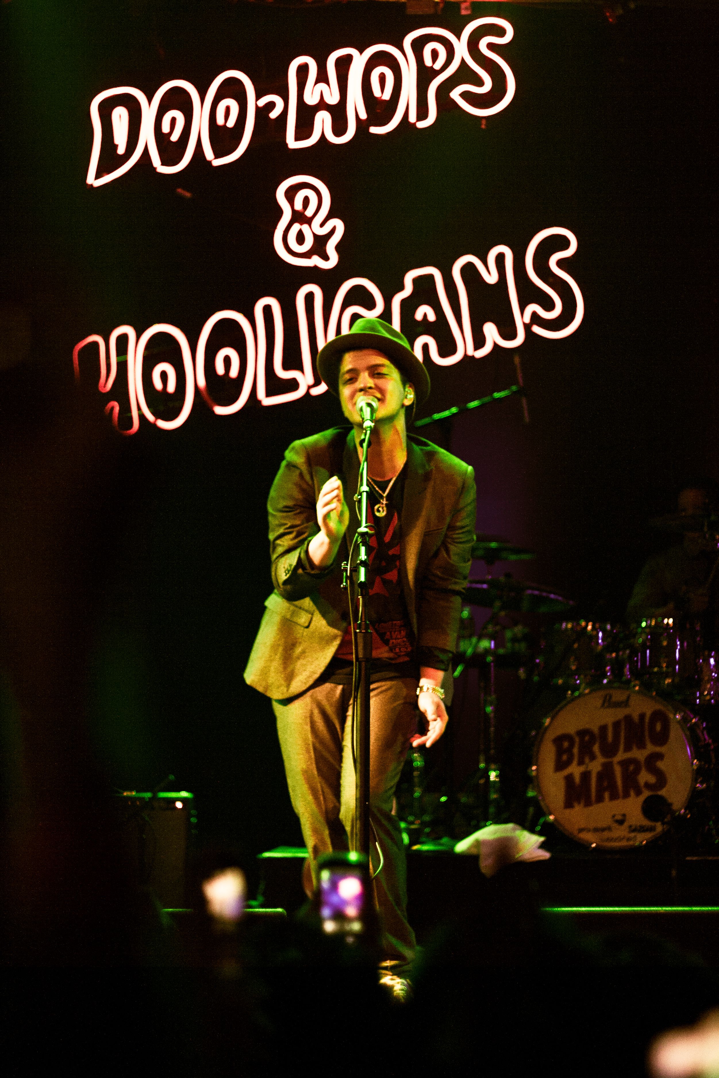 Bruno Mars Doo Wops & Hooligans HD Wallpaper