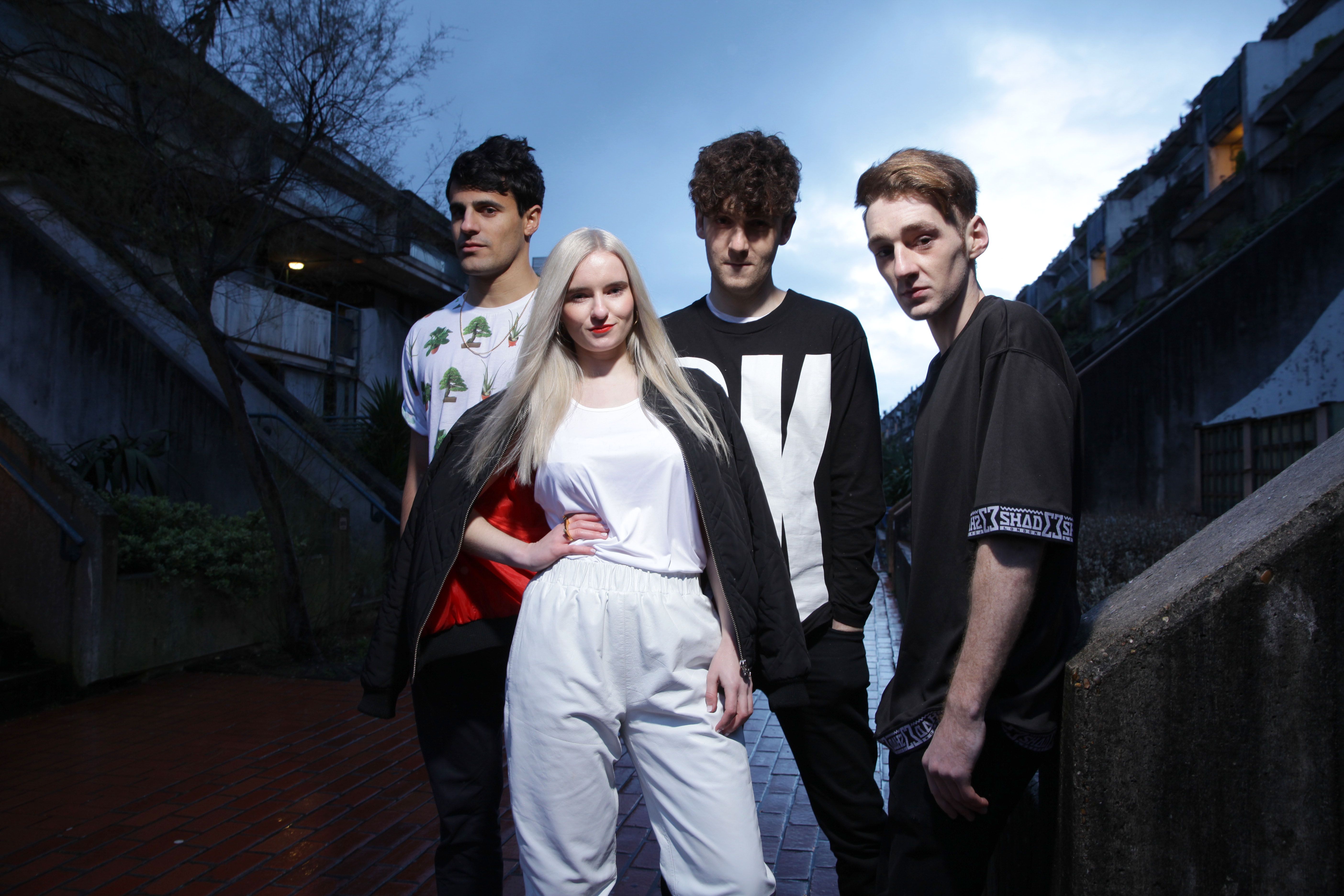 Clean bandit фото