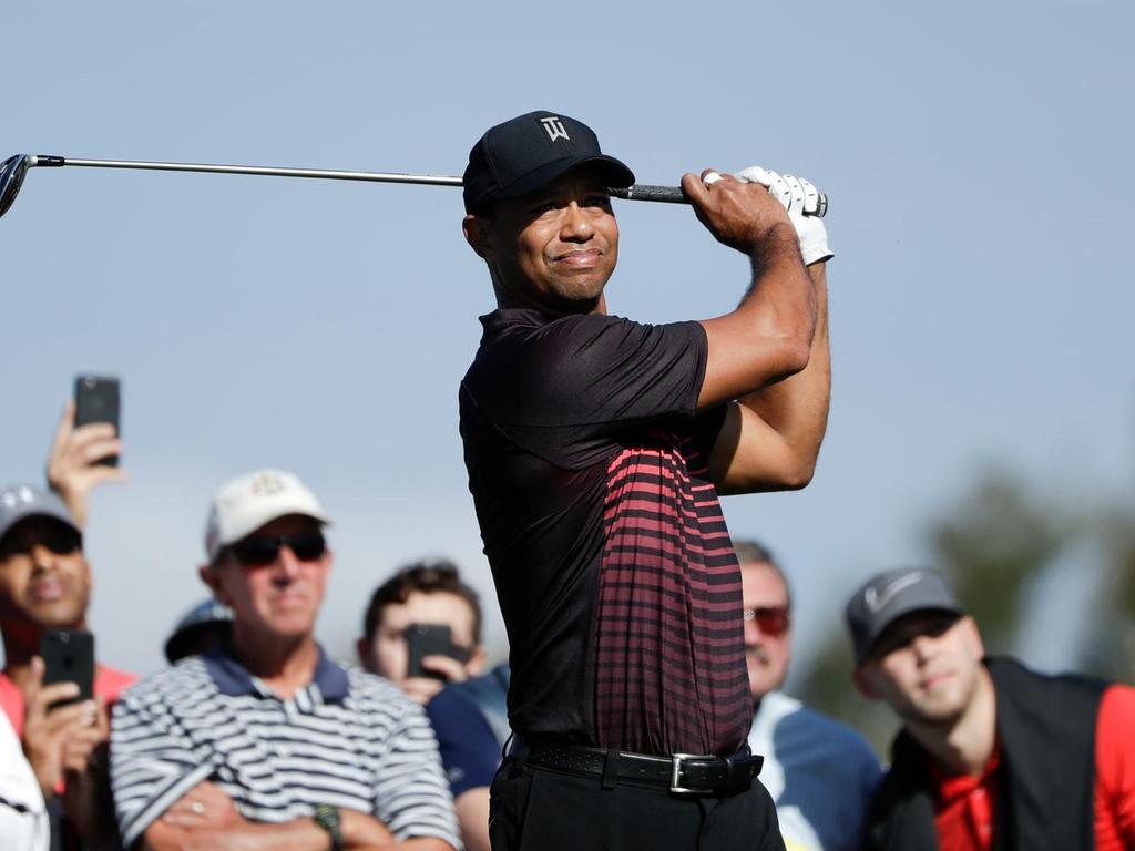 Tiger Woods leaves it late to make cut at Farmers Insurance Open