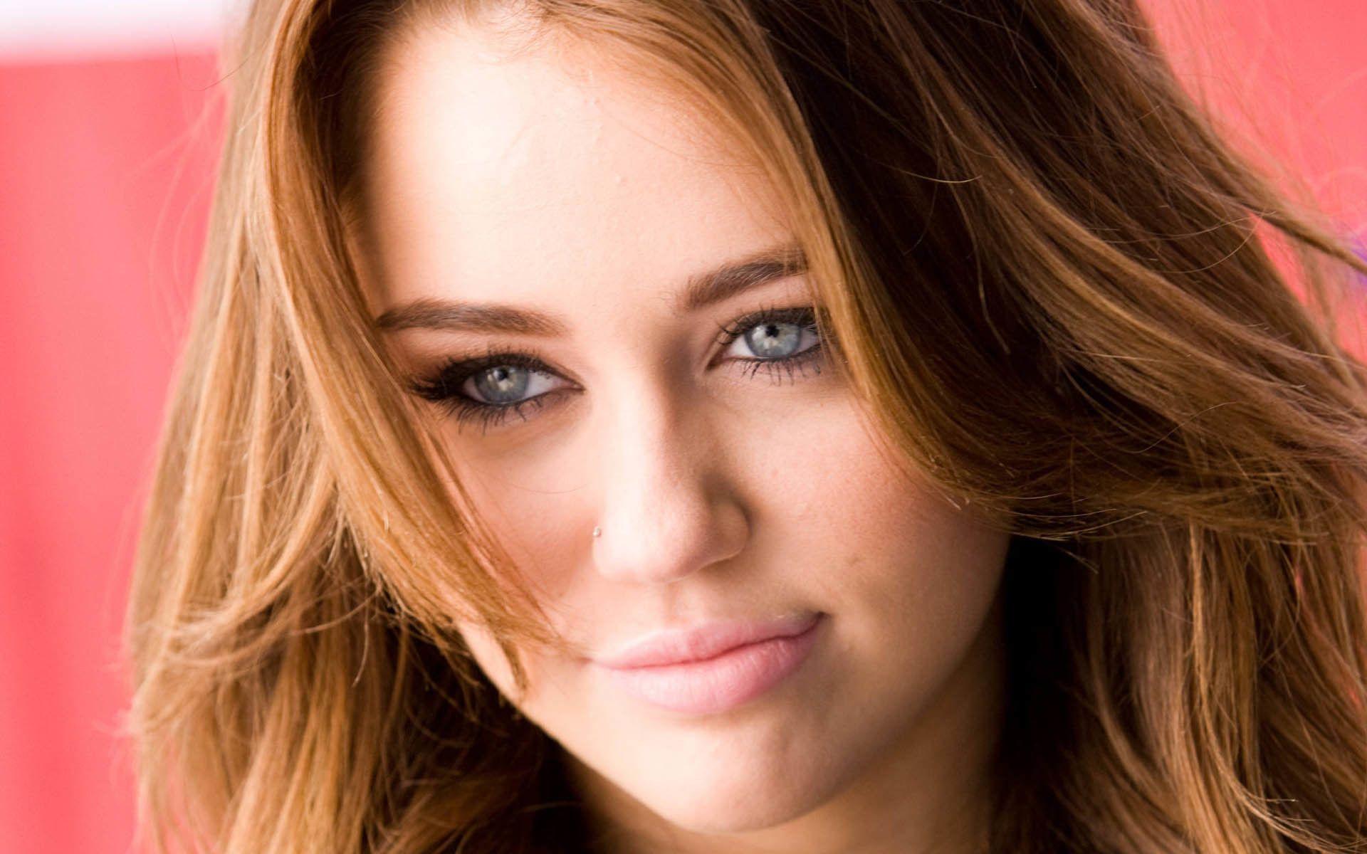 Miley Cyrus Wallpaper 23