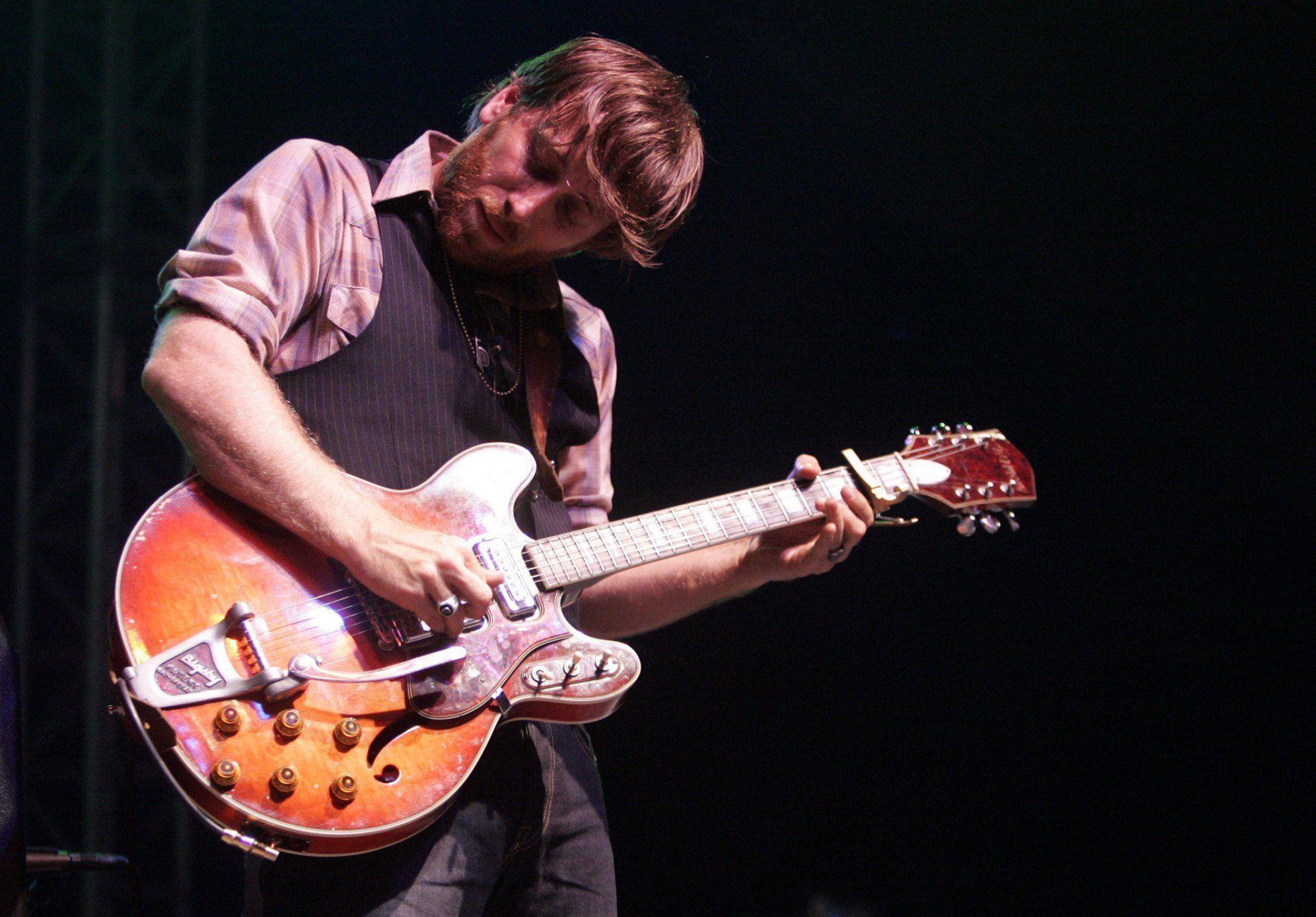 the black keys black keys music dan auerbach dan auerbach guitars