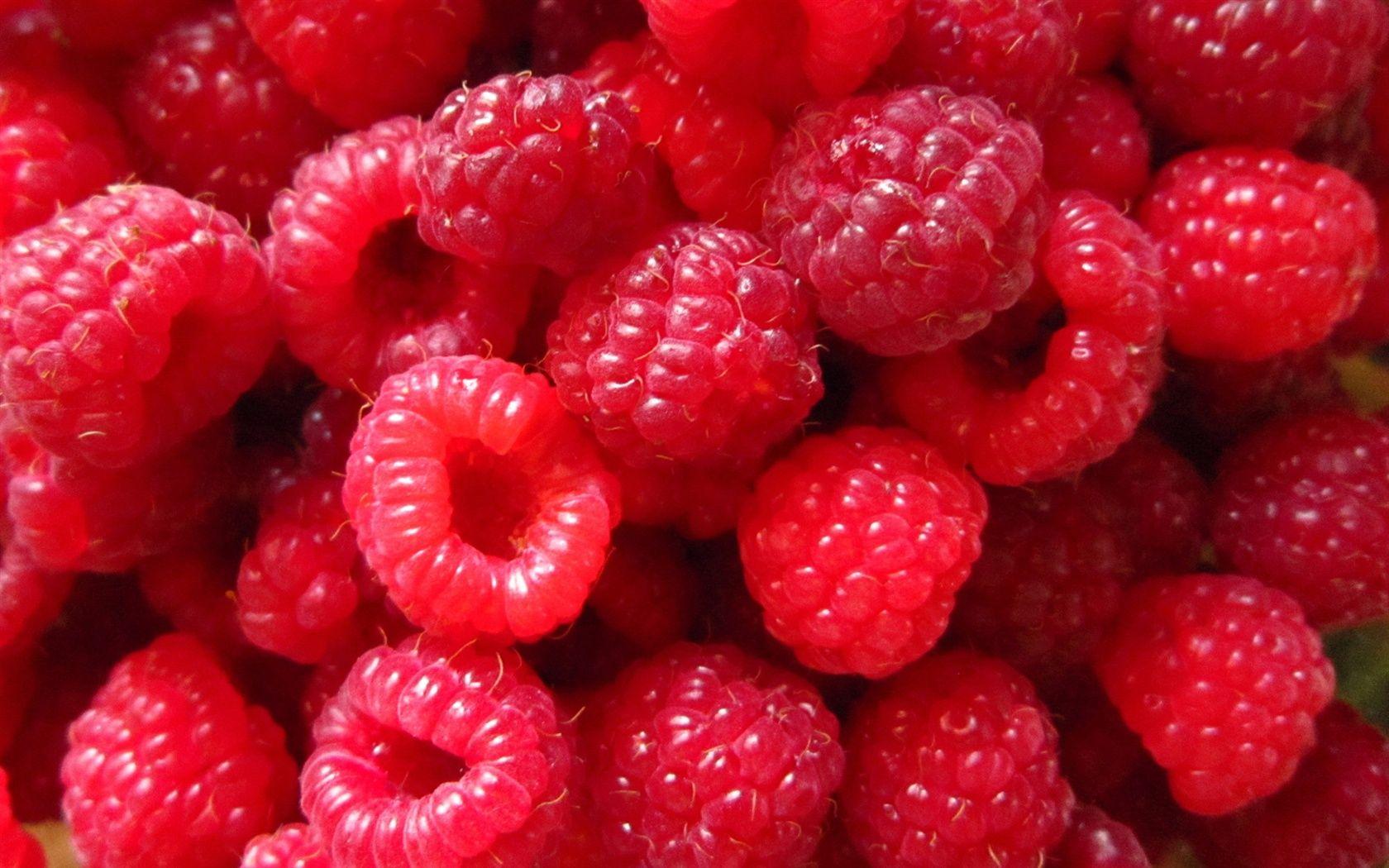 Raspberries Berries Close Up Wallpaperx1050